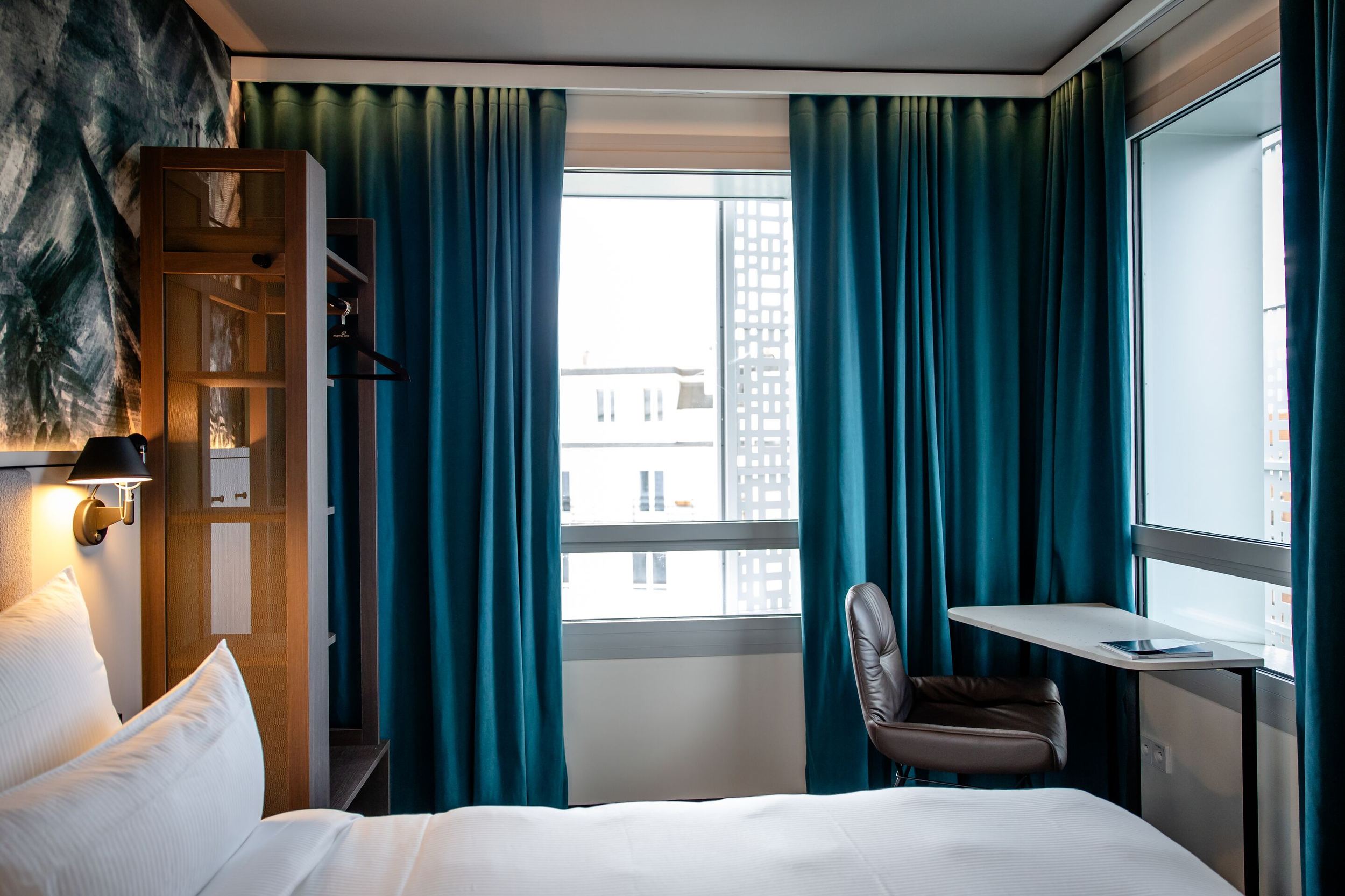 Hotel Paris Porte de Versailles Motel One Eckzimmer mit großen Fenstern