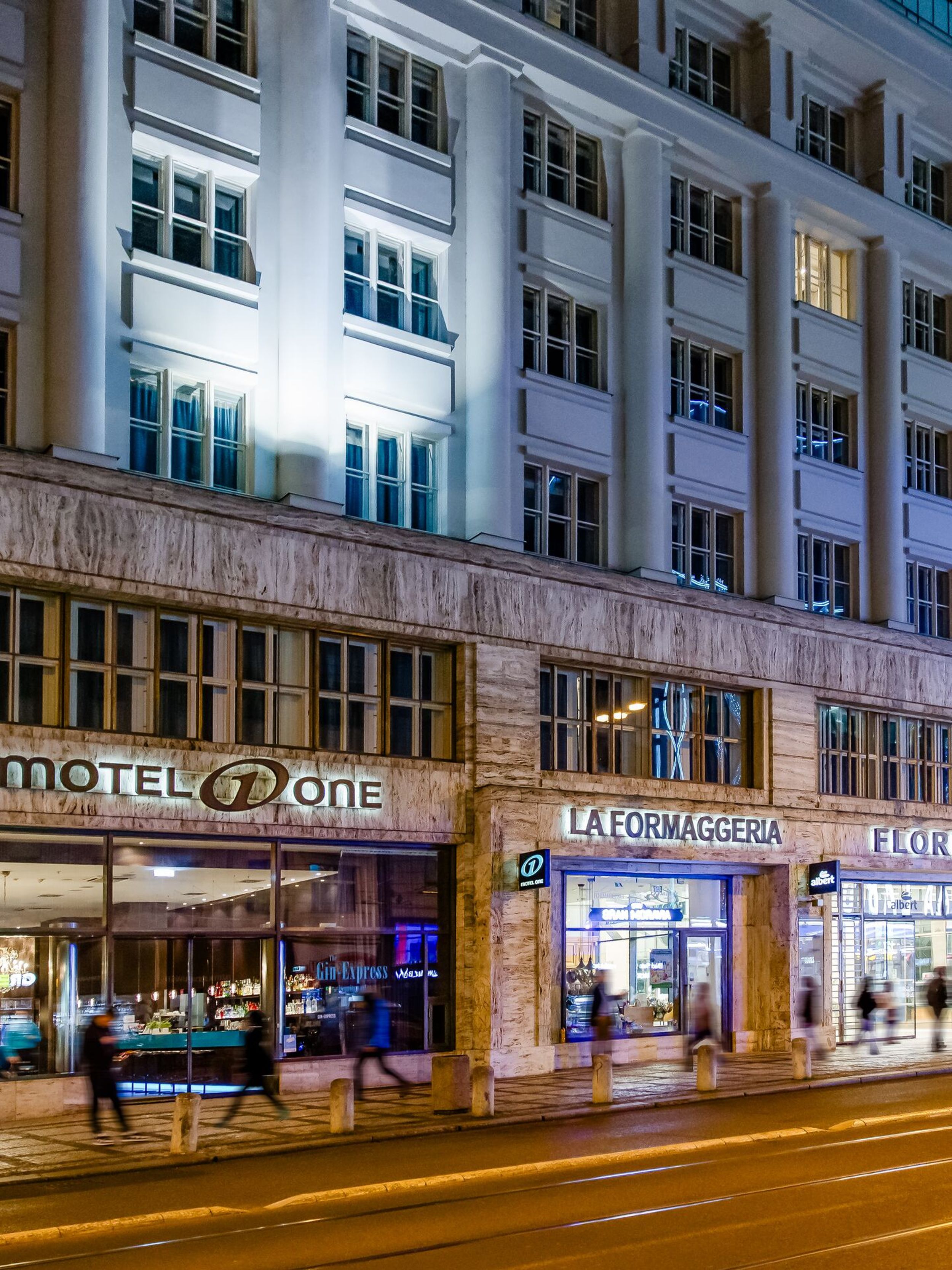 Designhotel Prag Florentinum Motel One Fassade Abend