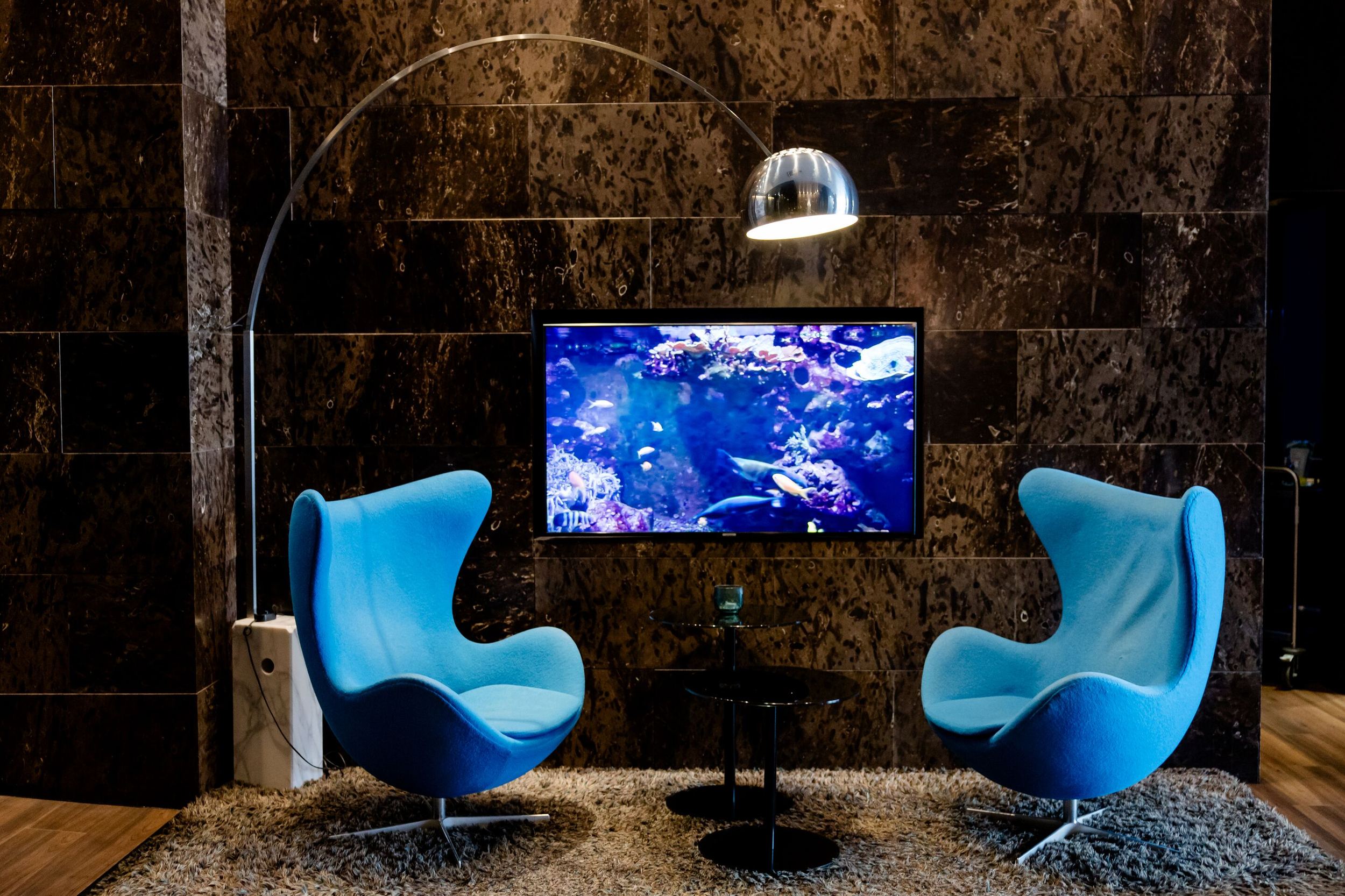 designhotel Prague Florentinum Motel One eggchair and tv