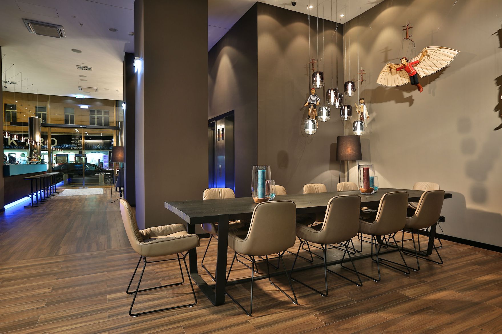 Hotel Prag Florentinum Motel One Eingangsbereich und Sitzgelegenheiten