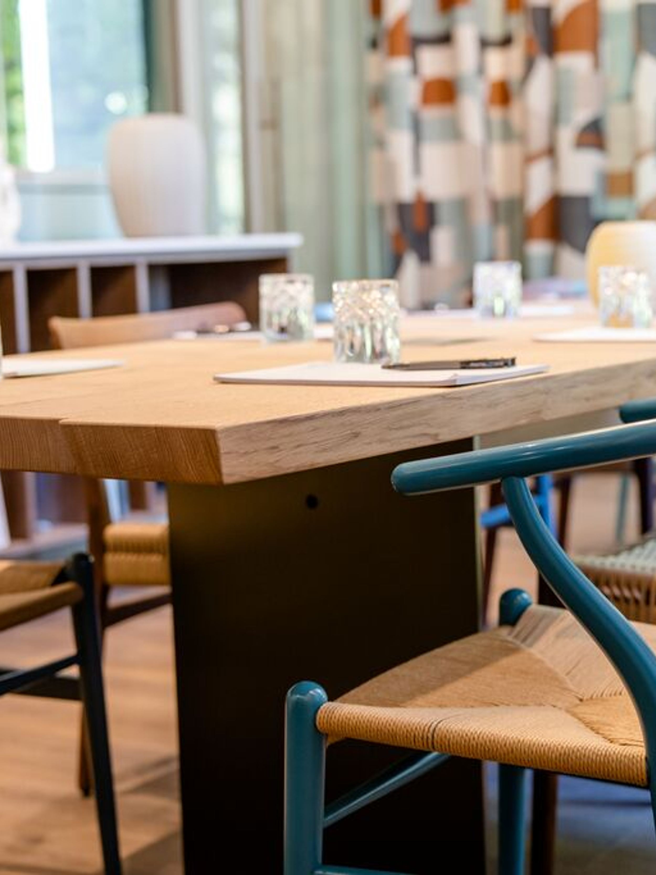 Designhotel Rostock Motel One Frühstückstisch