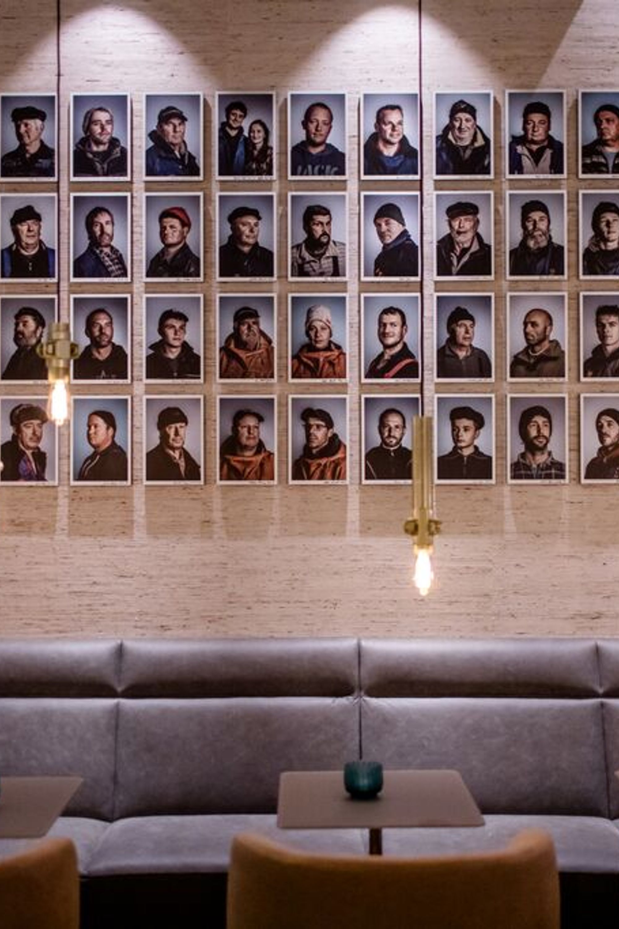 designhotel Rostock Motel One picture gallery on the wall above a long sofa