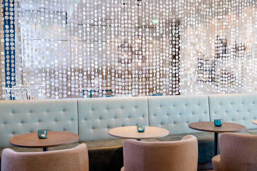 Designhotel Rostock Motel One Sitzgelegenheiten Frühstücksraum