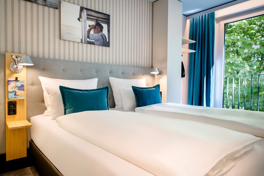 Designhotel Rostock Motel One Zimmer mit komfortablem Doppelbett