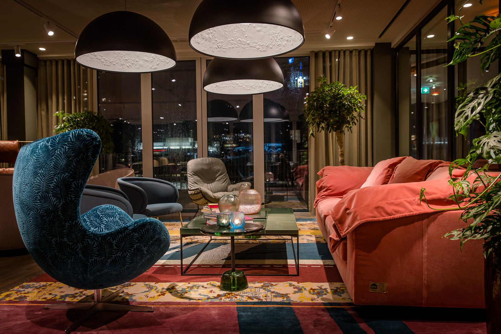 Designhotel Rotterdam Motel One Lounge am Abend
