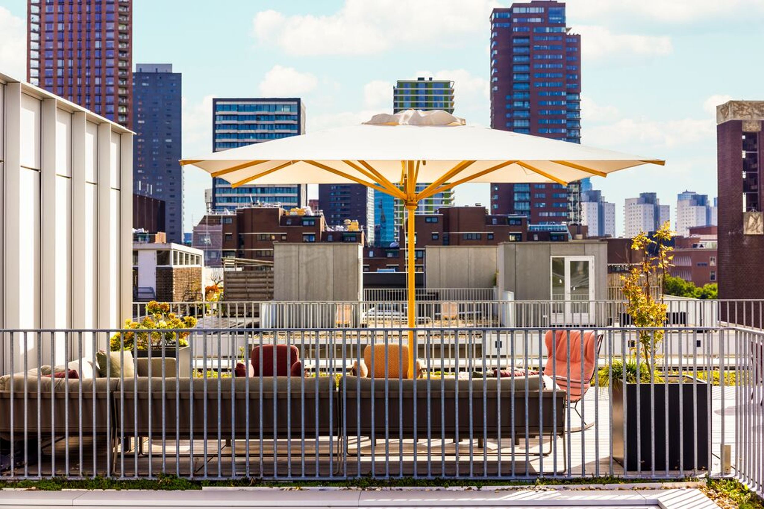Hotel Rotterdam Motel One Terrasse mit Aussicht