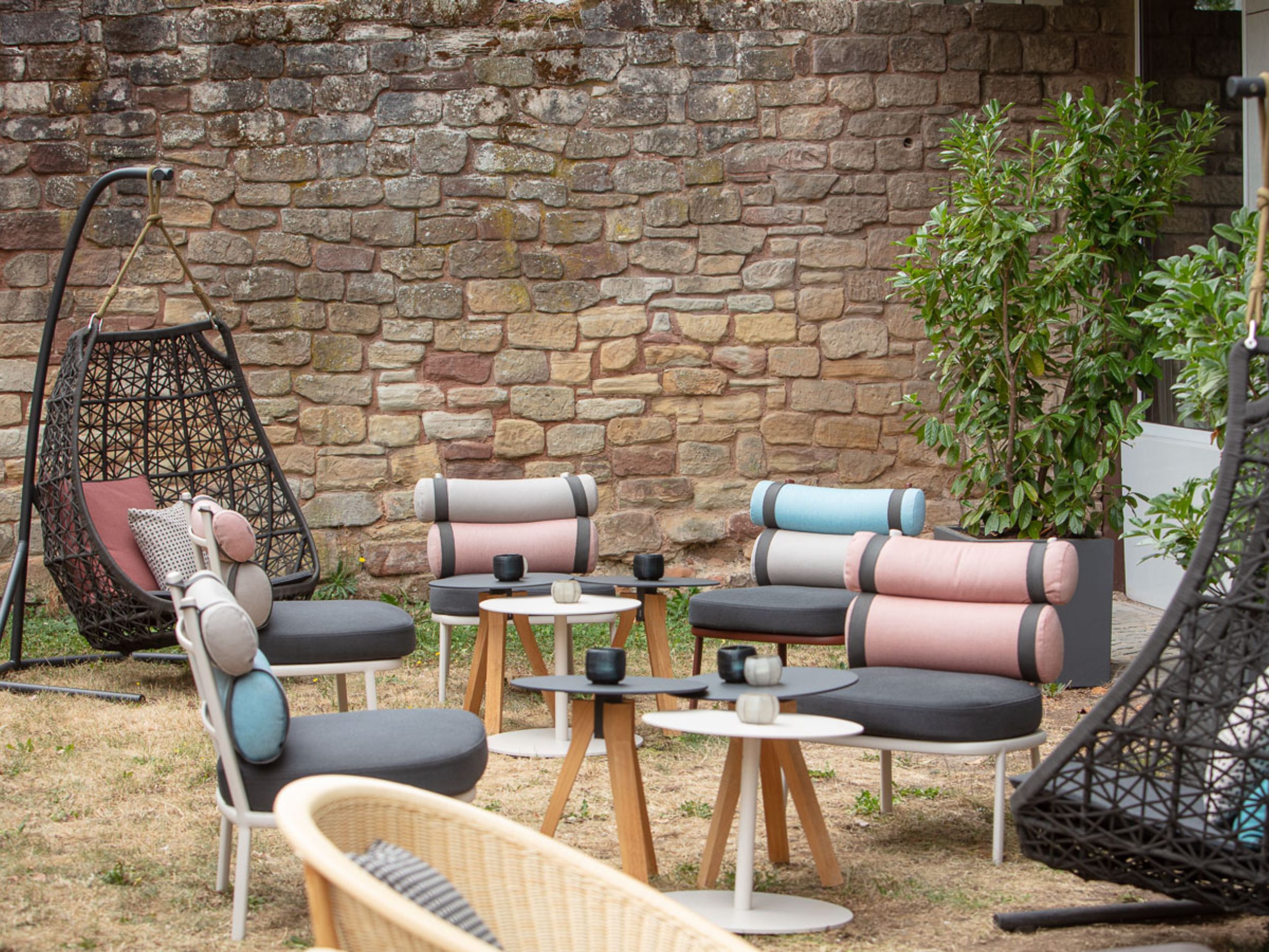 hotel Saarbrücken Motel One terrace with tables and chairs