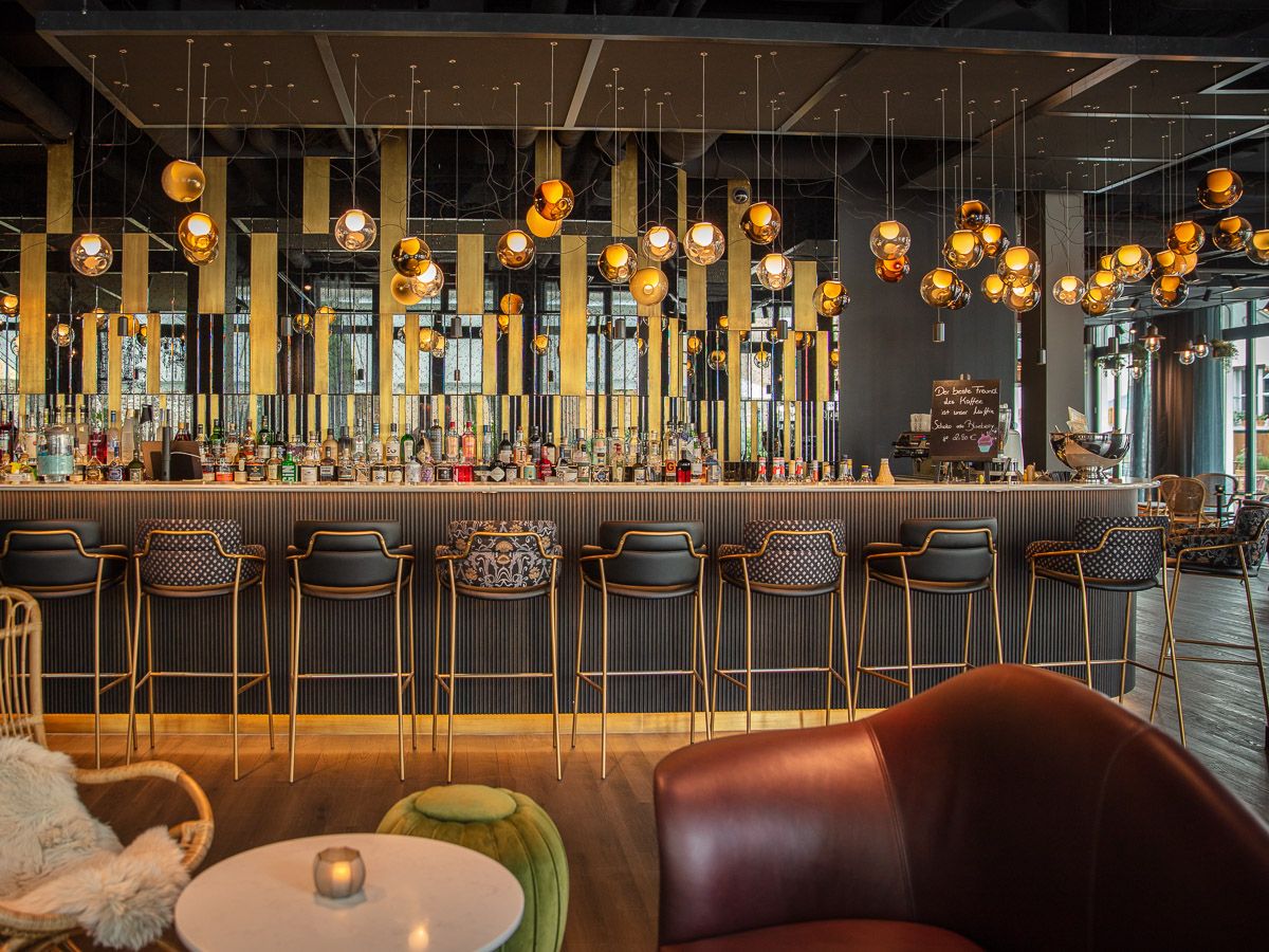 hotel Saarbrücken Motel One bar and lounge with seating