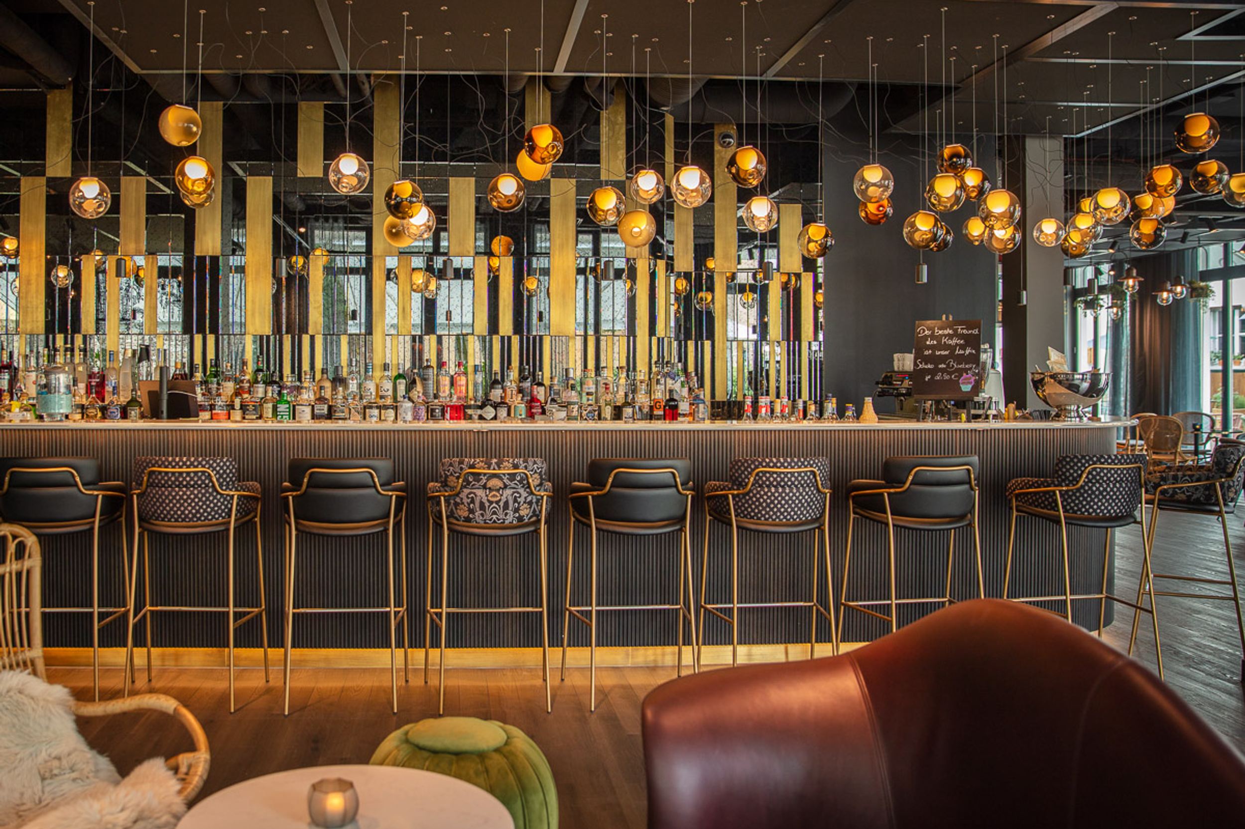 hotel Saarbrücken Motel One bar and lounge with seating