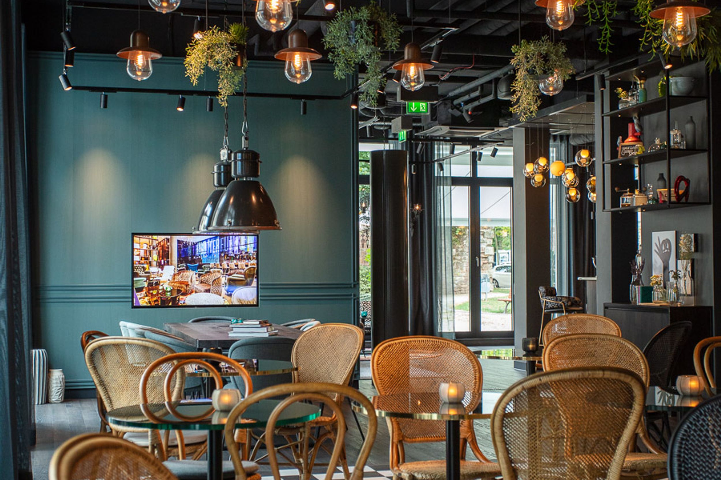 Hotel Saarbrücken Motel One Innenbereich mit Sitzgelegenheiten