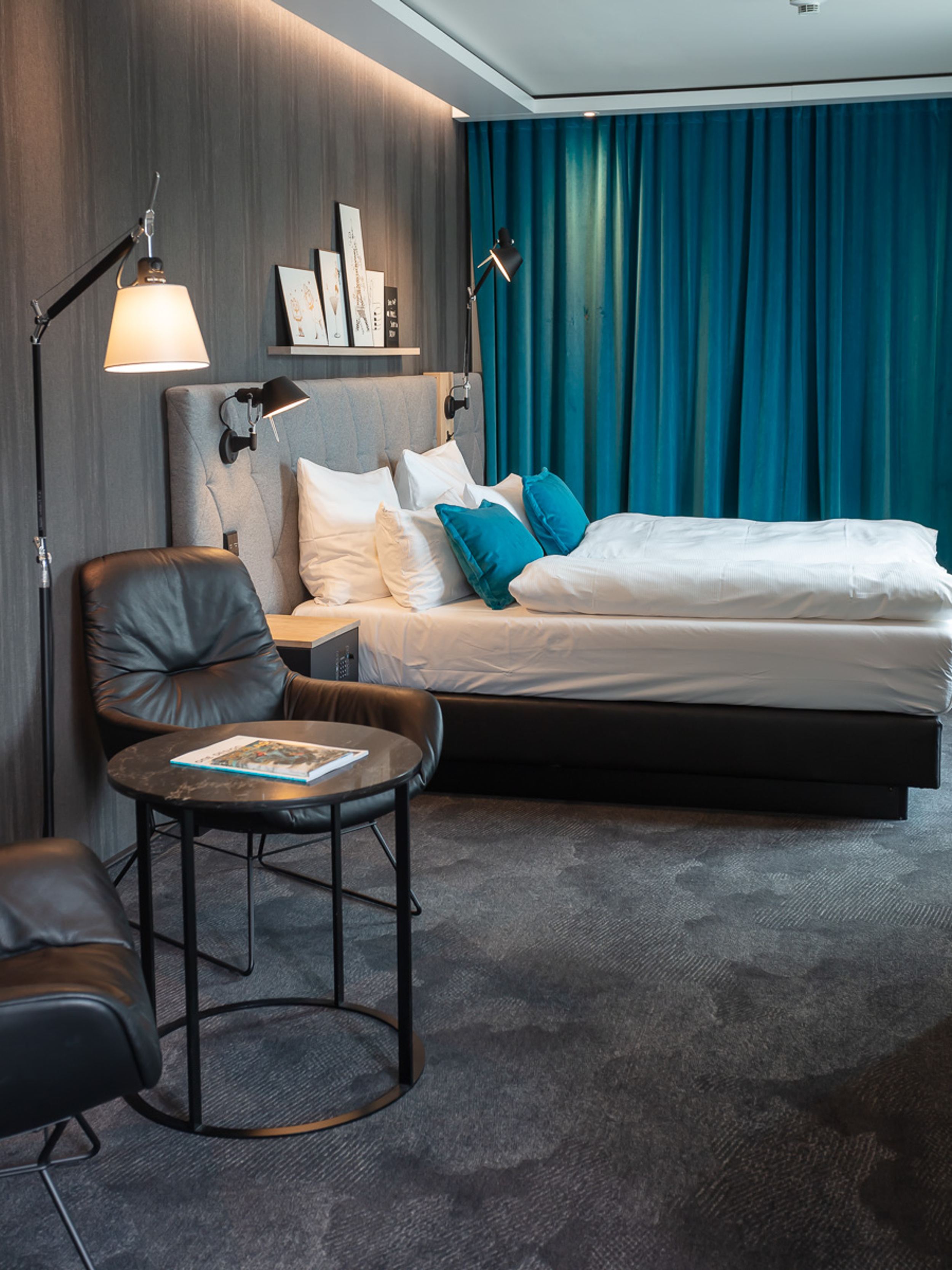 Hotel Saarbrücken Motel One hotel room with comfortable bed