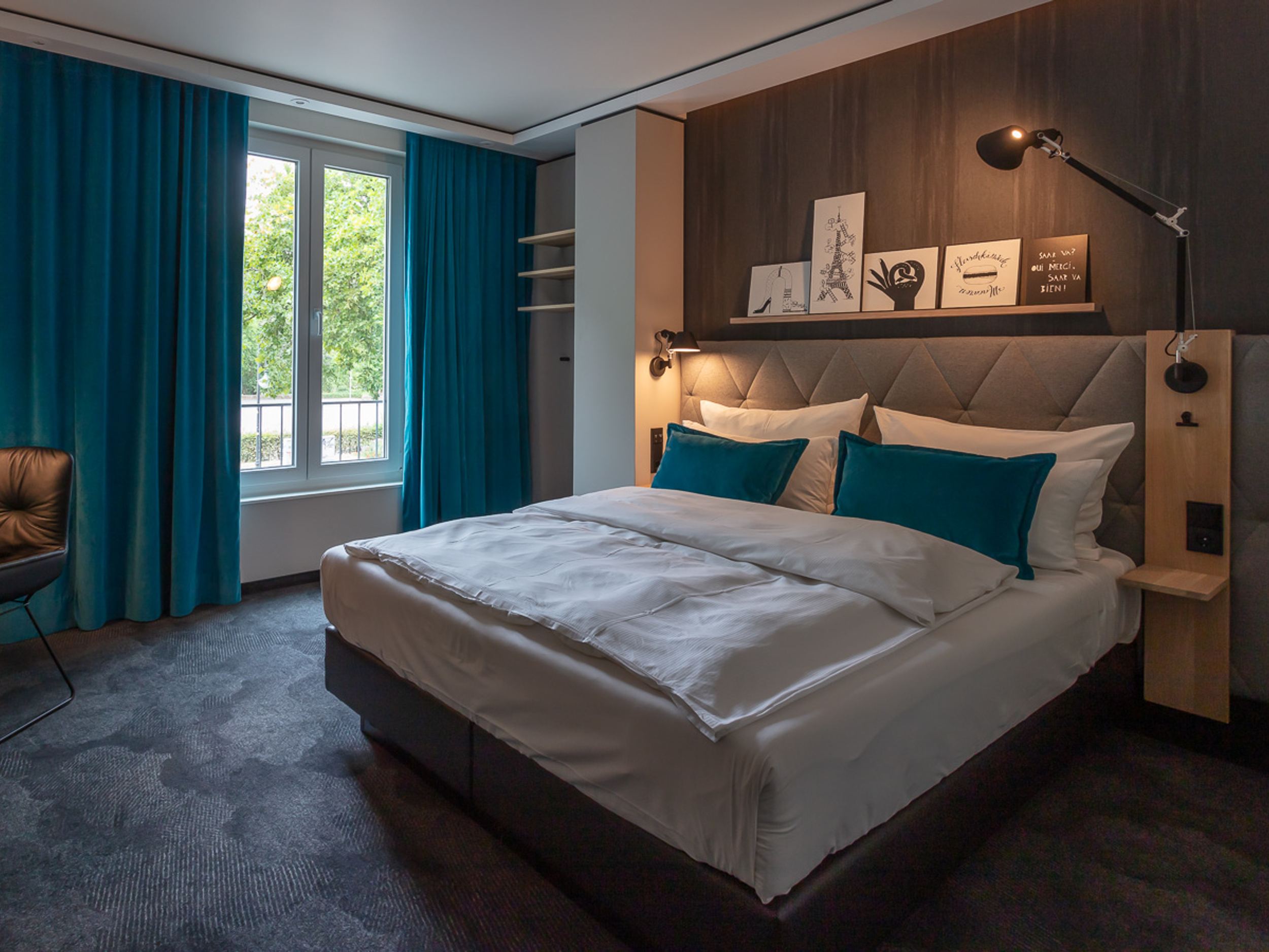 hotel Saarbrücken Motel One light-filled double room