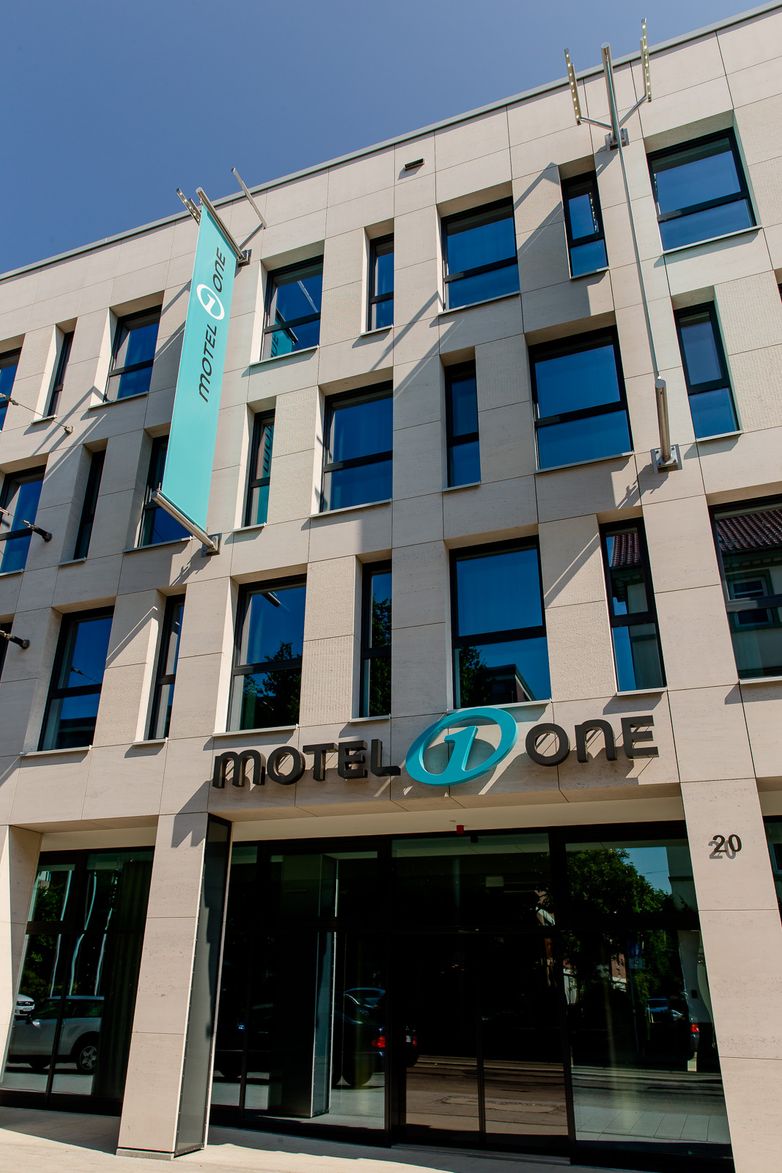 hotel Stuttgart Bad Cannstatt Motel One facade