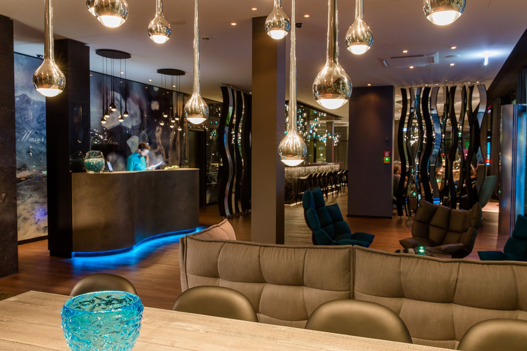 hotel Stuttgart Bad Cannstatt Motel One reception, lounge and bar area