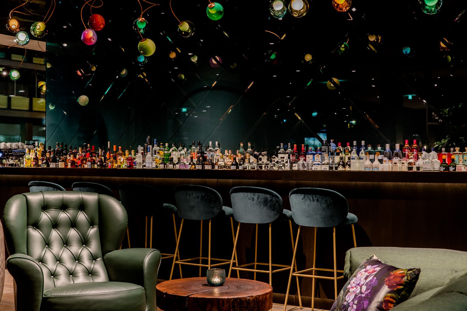 hotel Stuttgart Hauptbahnhof Motel One bar design