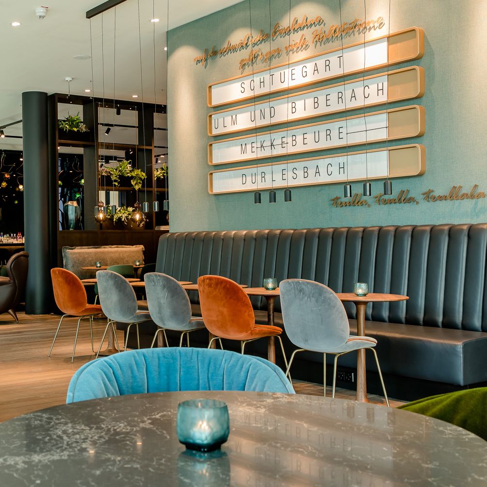 hotel Stuttgart Hauptbahnhof Motel One seating area with tables and chairs
