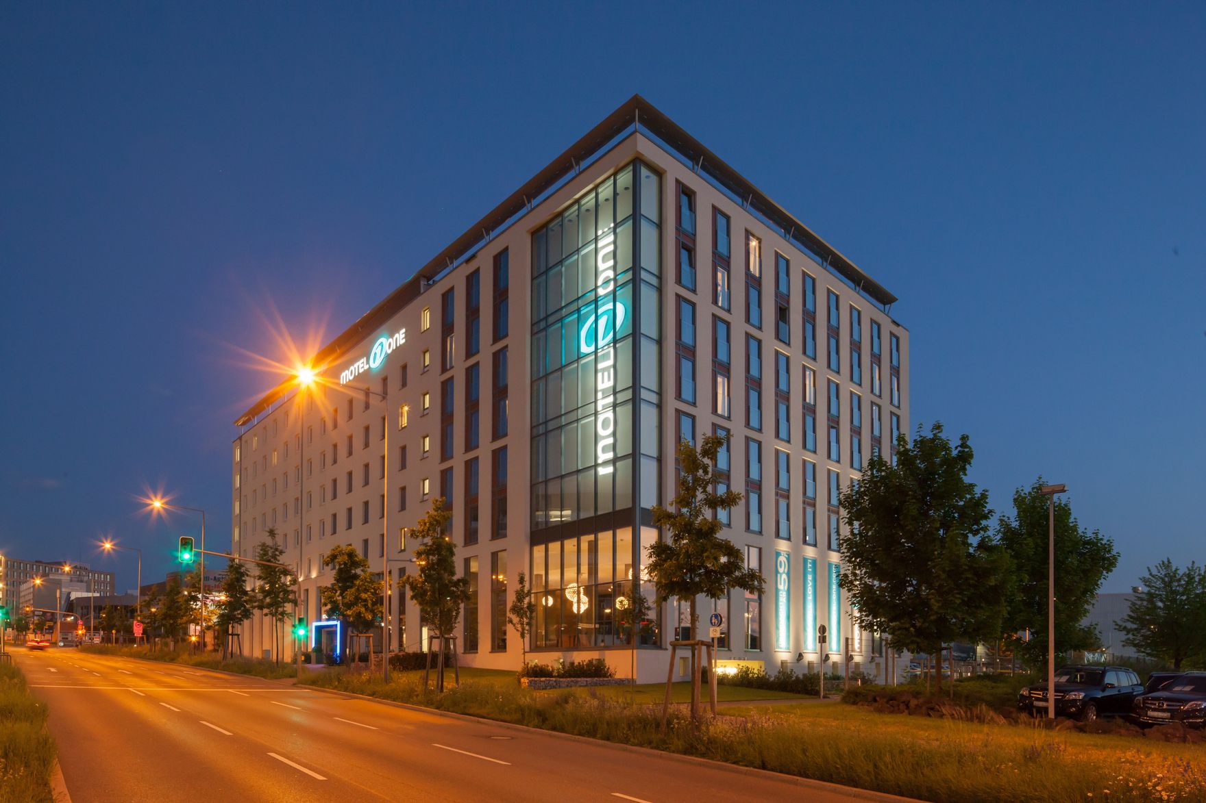 designhotel Stuttgart Feuerbach Motel One building in the evening