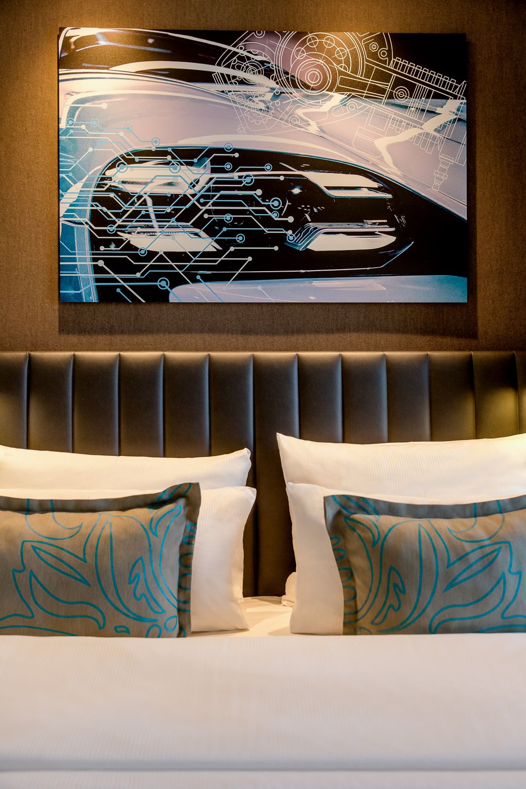 Hotel Stuttgart Feuerbach Motel One Doppelbett mit Zierkissen