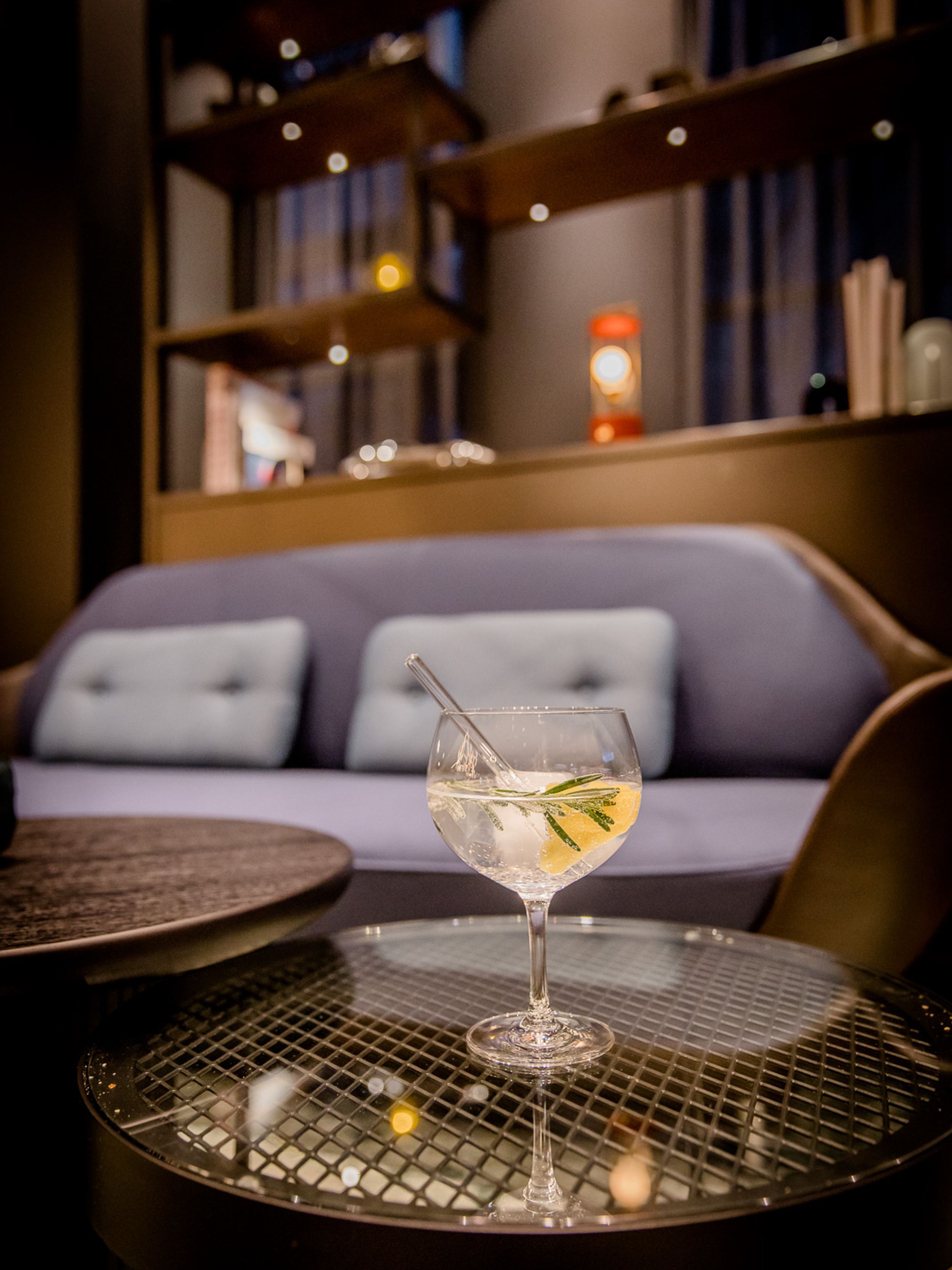 Hotel Stuttgart Feuerbach Motel One gefülltes Glas mit Gin