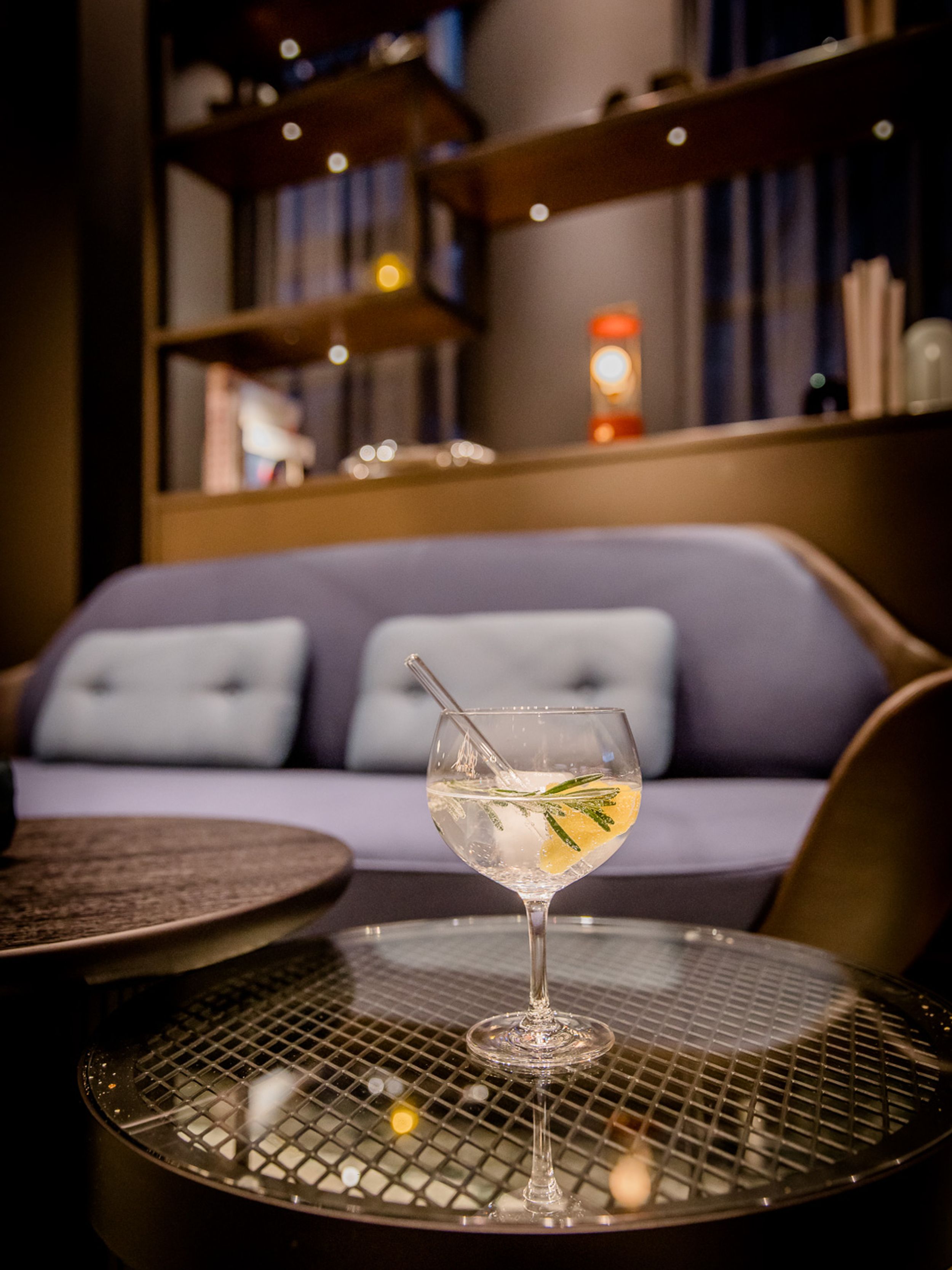 Hotel Stuttgart Feuerbach Motel One gefülltes Glas mit Gin