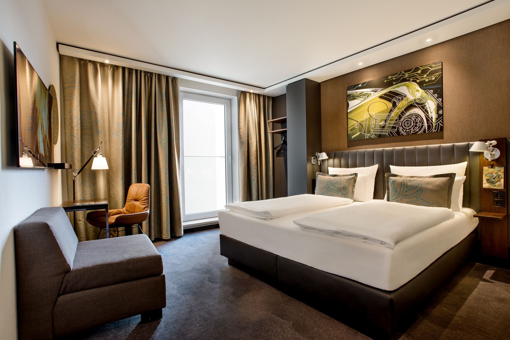 hotel Stuttgart Feuerbach Motel One light-filled room with double bed and armchair