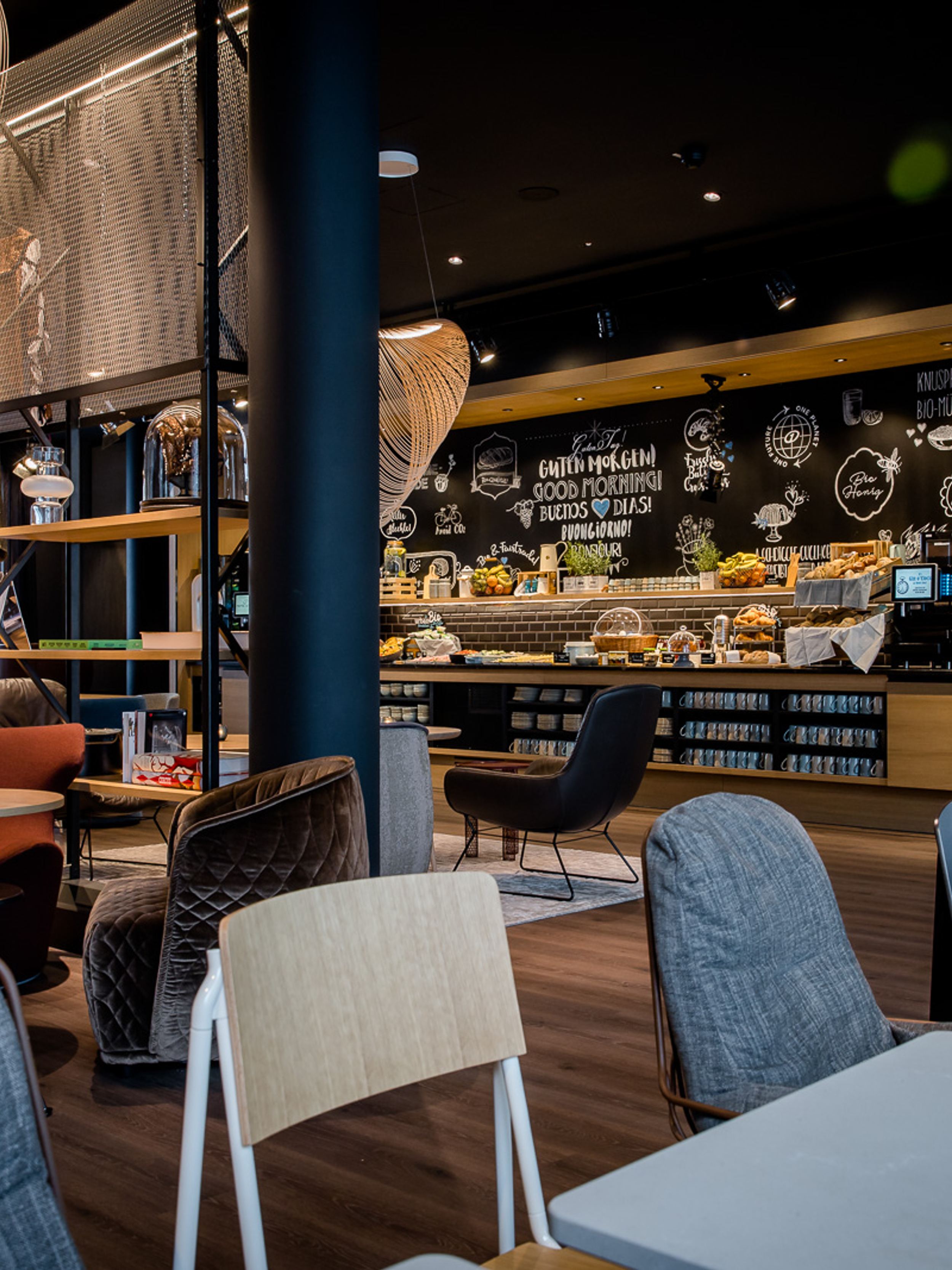 Hotel Stuttgart Mitte Motel One Frühstücksbereich mit Buffet