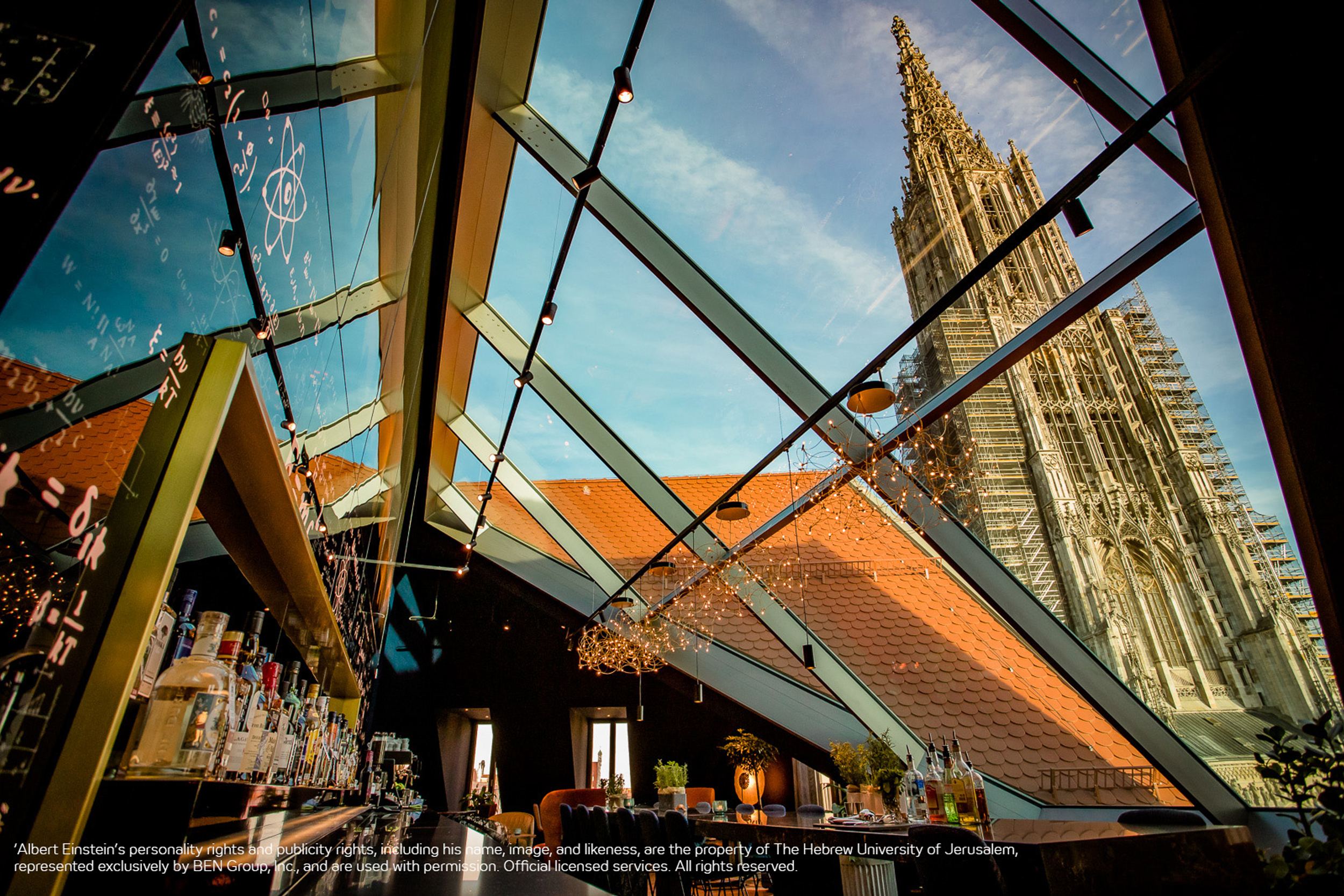 Hotel Ulm Motel One Bar mit Aussicht