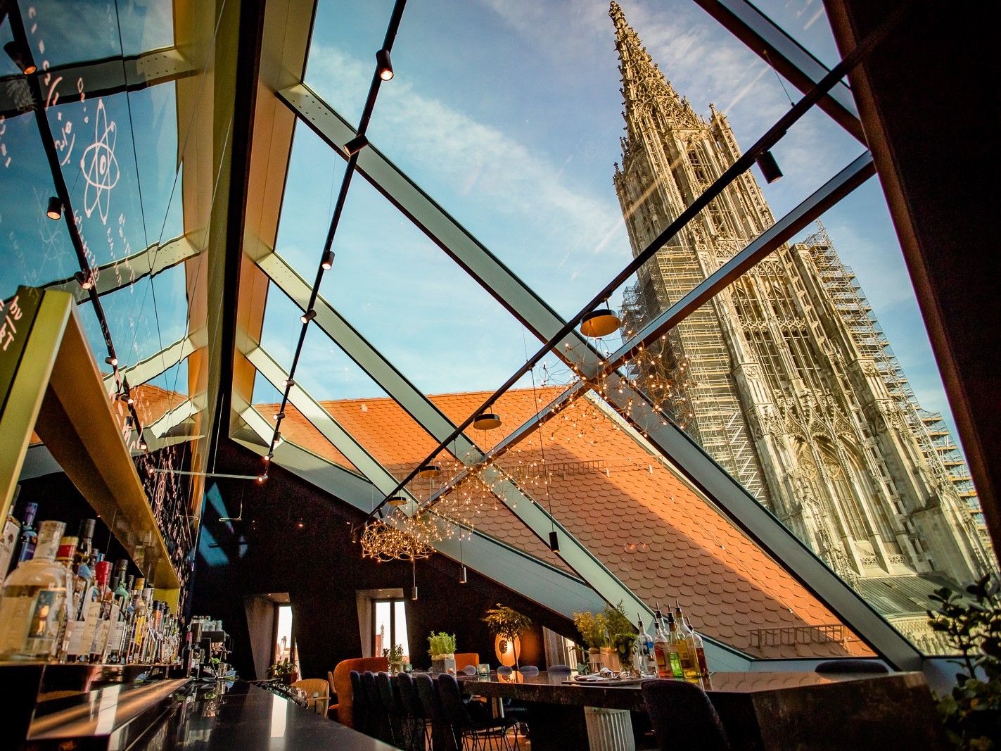 hotel Ulm Motel One bar with glass roof and view