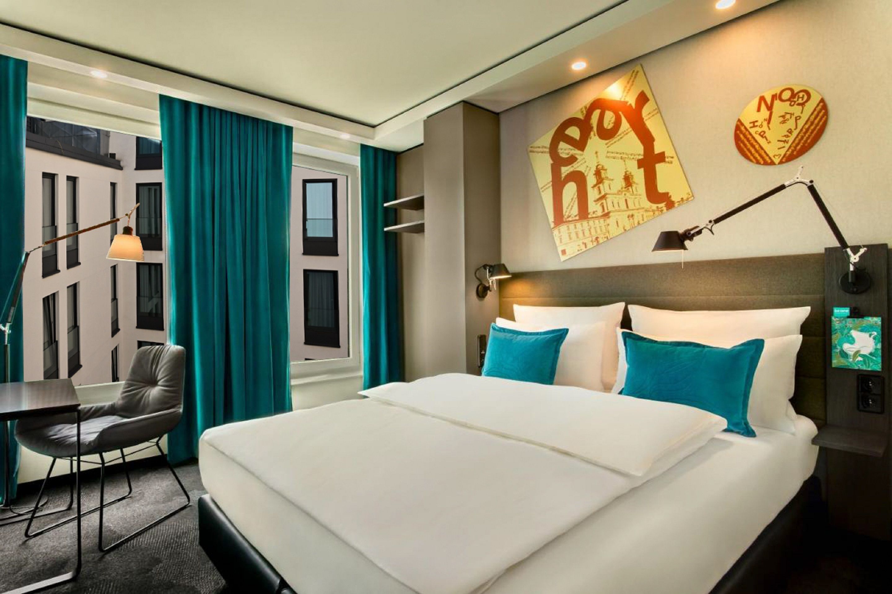 designhotel Warsaw Chopin Motel One double bed in front of floor-to-ceiling windows