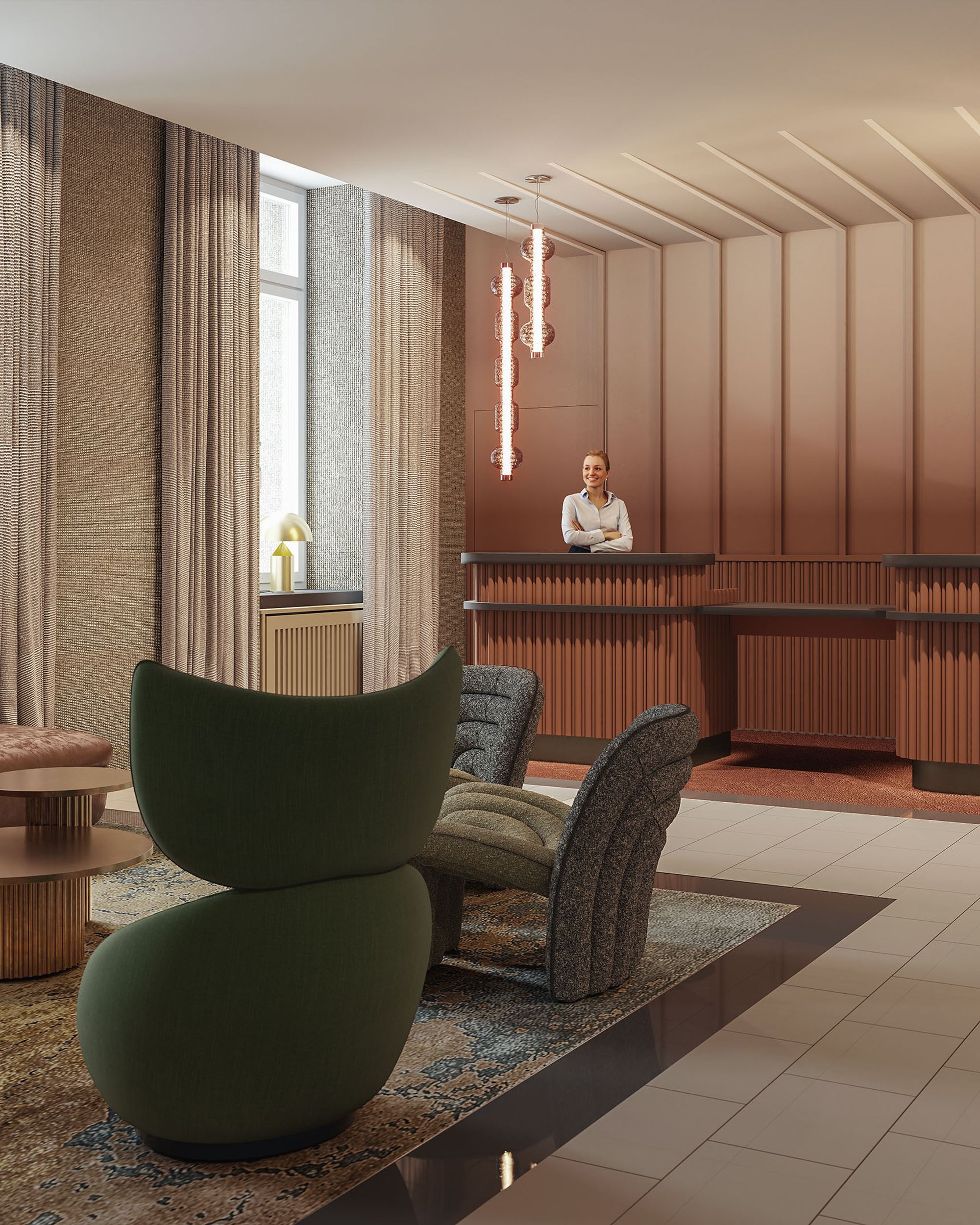 Elegante Hotel-Lobby mit gemütlichen Sitzbereichen, modernem Design und warmen Farben. Freundlicher Empfangstresen mit Mitarbeiter, Tageslicht durch große Fenster sorgt für einladende Atmosphäre.