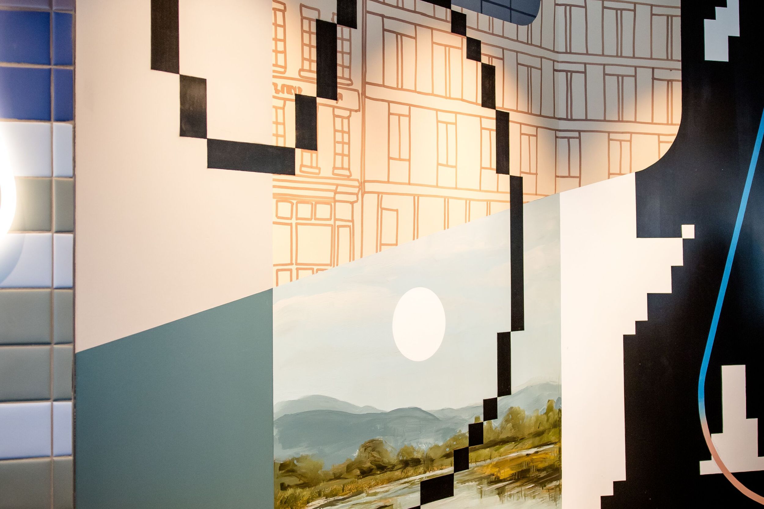 Design Hotel Wien Donau City Motel One Nahaufnahme großes Wanddesign