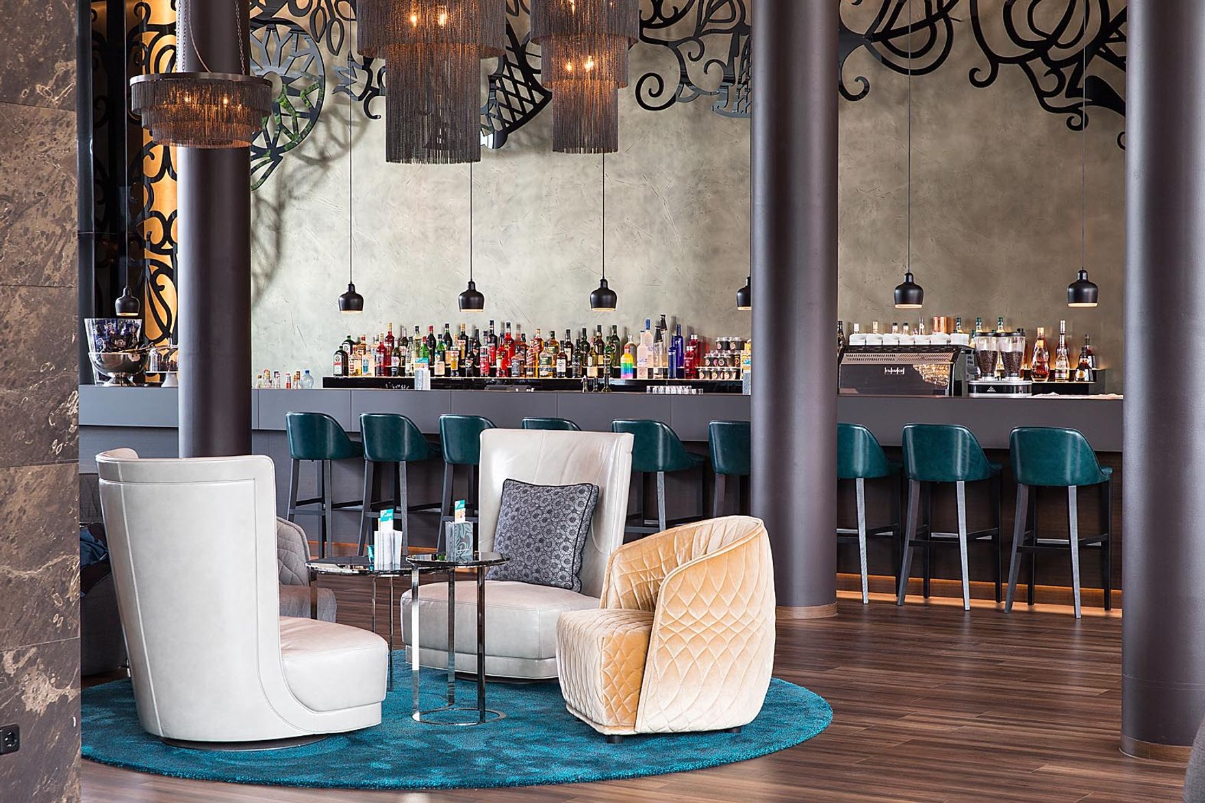 Hotel Wien Hauptbahnhof Motel One Barbereich und Sessel
