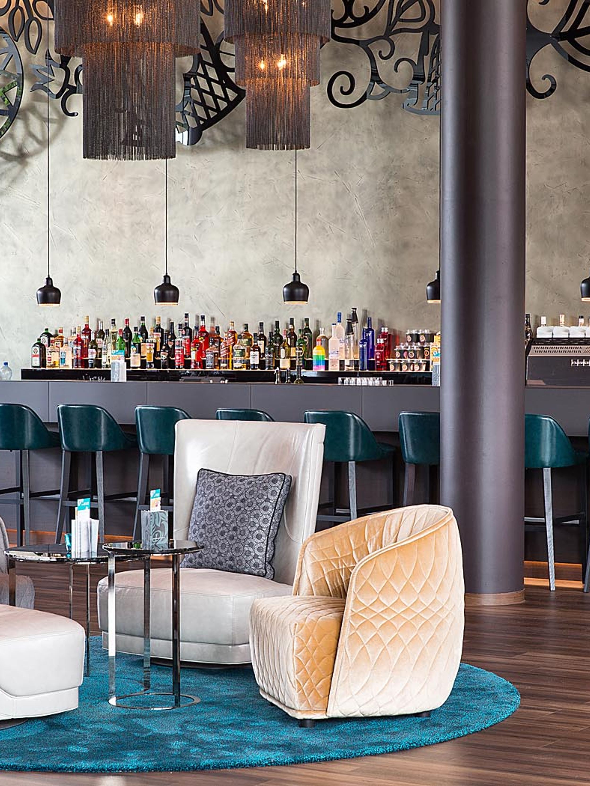 Hotel Wien Hauptbahnhof Motel One Barbereich und Sessel