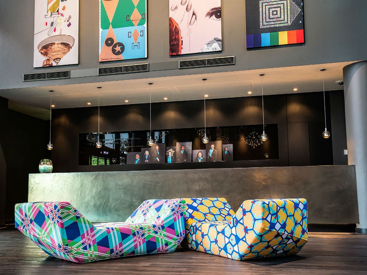 Designhotel Vienna Westbahnhof Motel One design of reception
