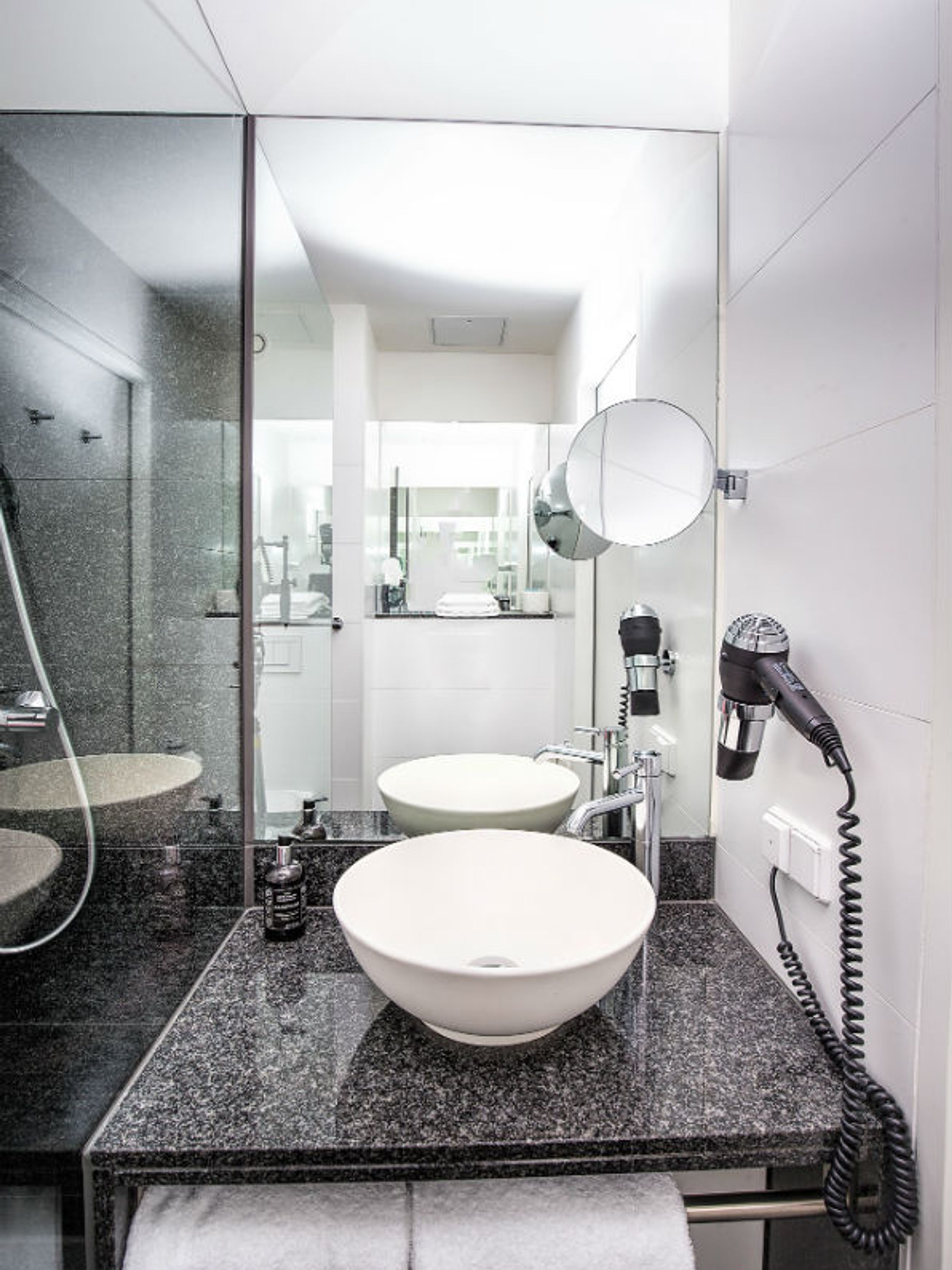 Designhotel Vienna Westbahnhof Motel One bathroom
