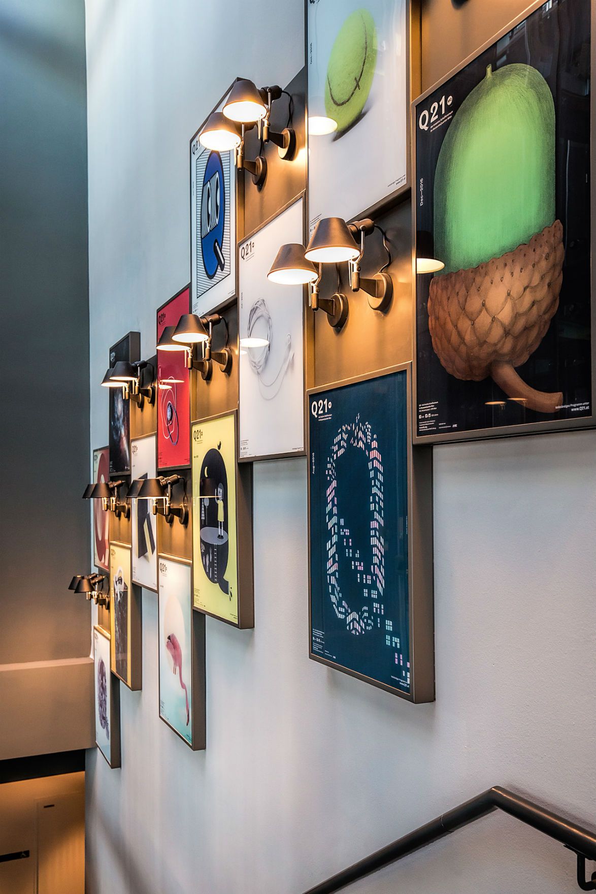 Designhotel Wien Westbahnhof Motel One Treppenhaus Bilder an der Wand 