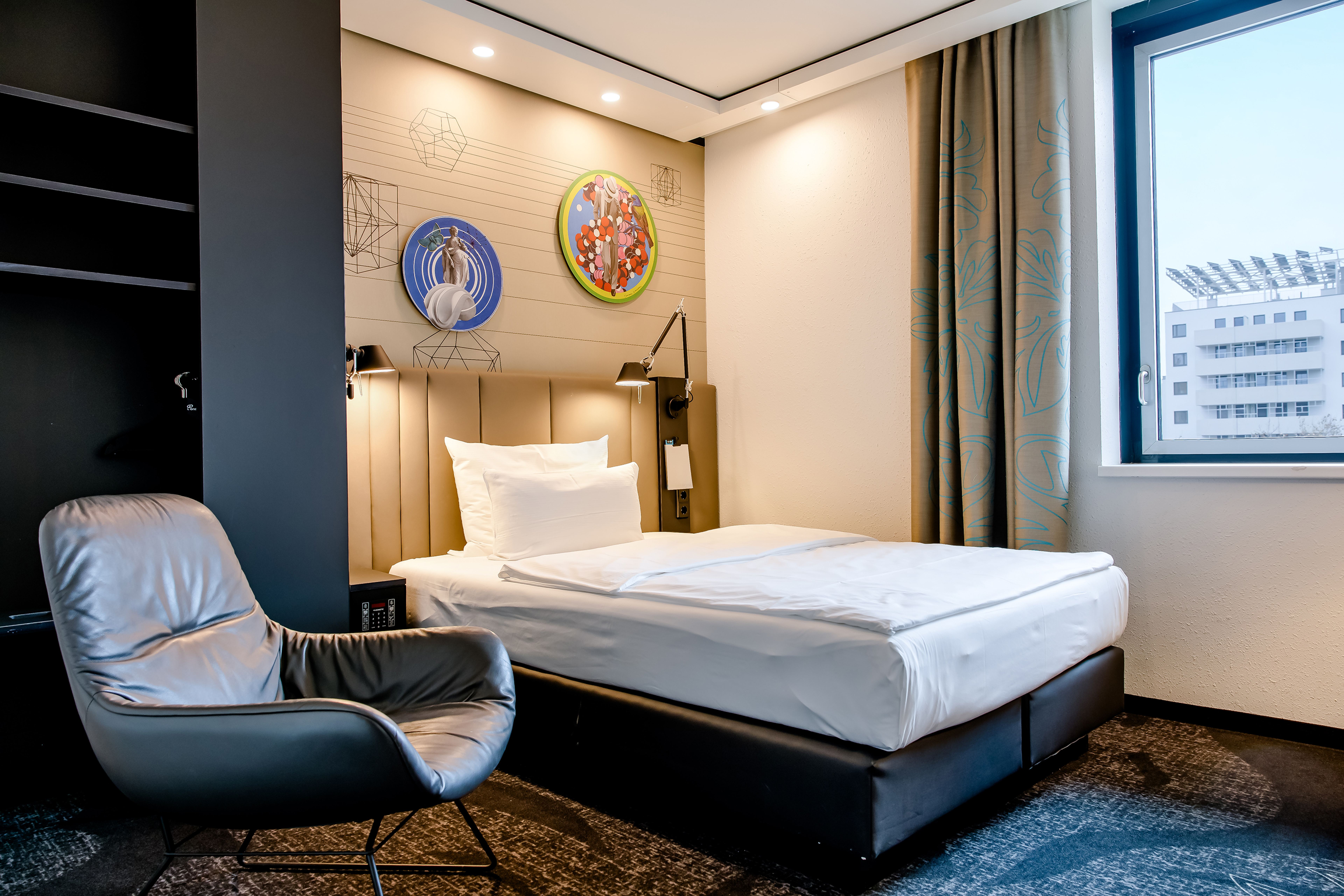 Hotel Motel One Wien-Westbahnhof barrierefreies Zimmer Hotel Motel One Wien-Westbahnhof barrierefreies Zimmer