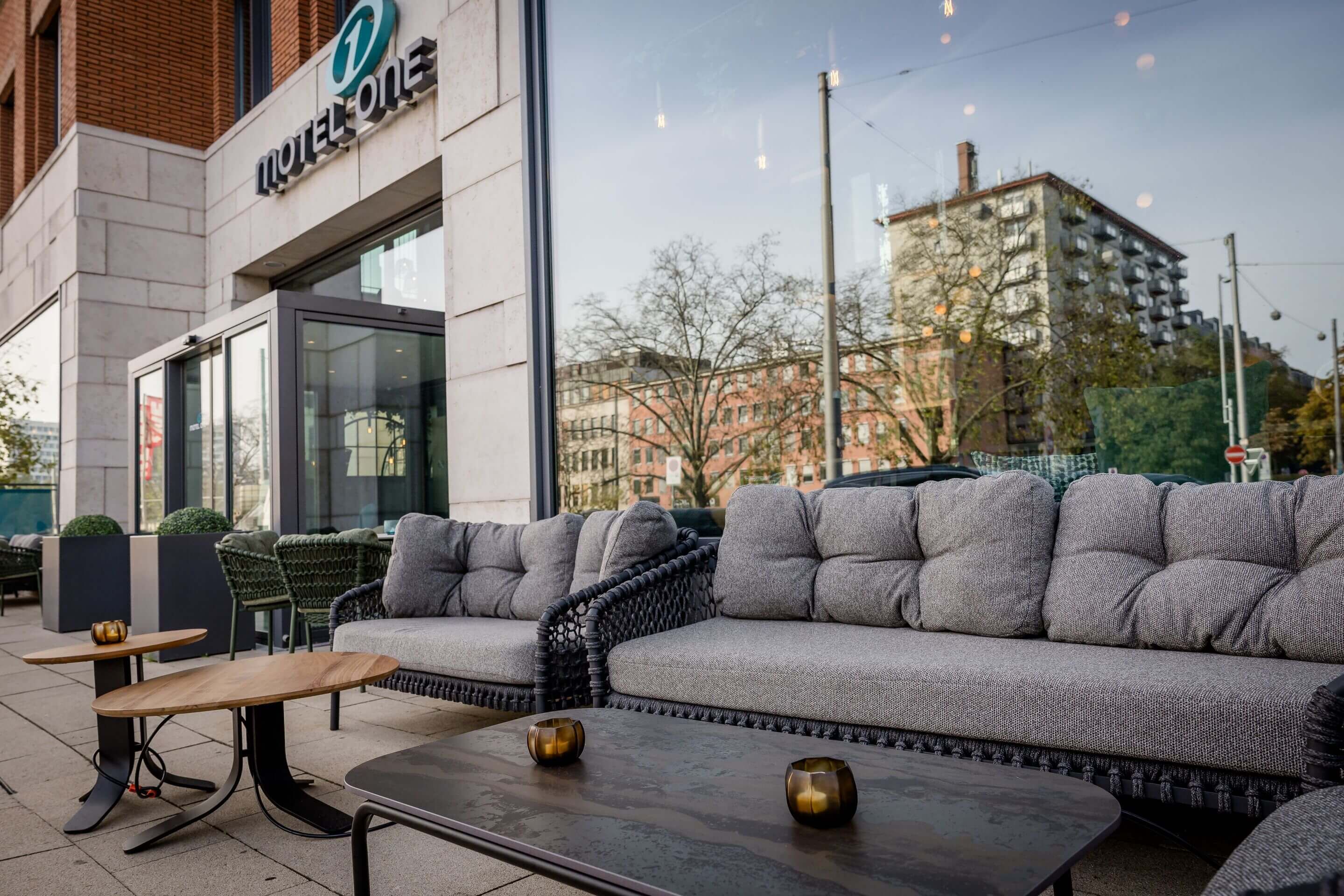 Designhotel Wiesbaden Motel One Outdoorbereich