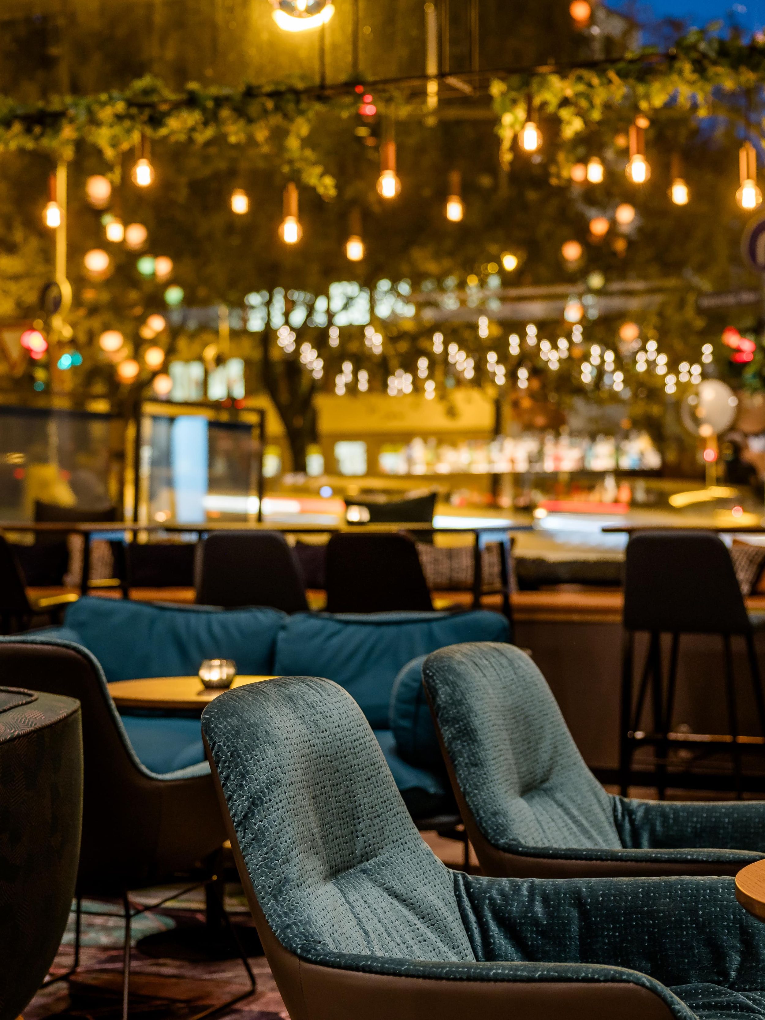 Hotel Wiesbaden Motel One near the city center bar area with armchairs