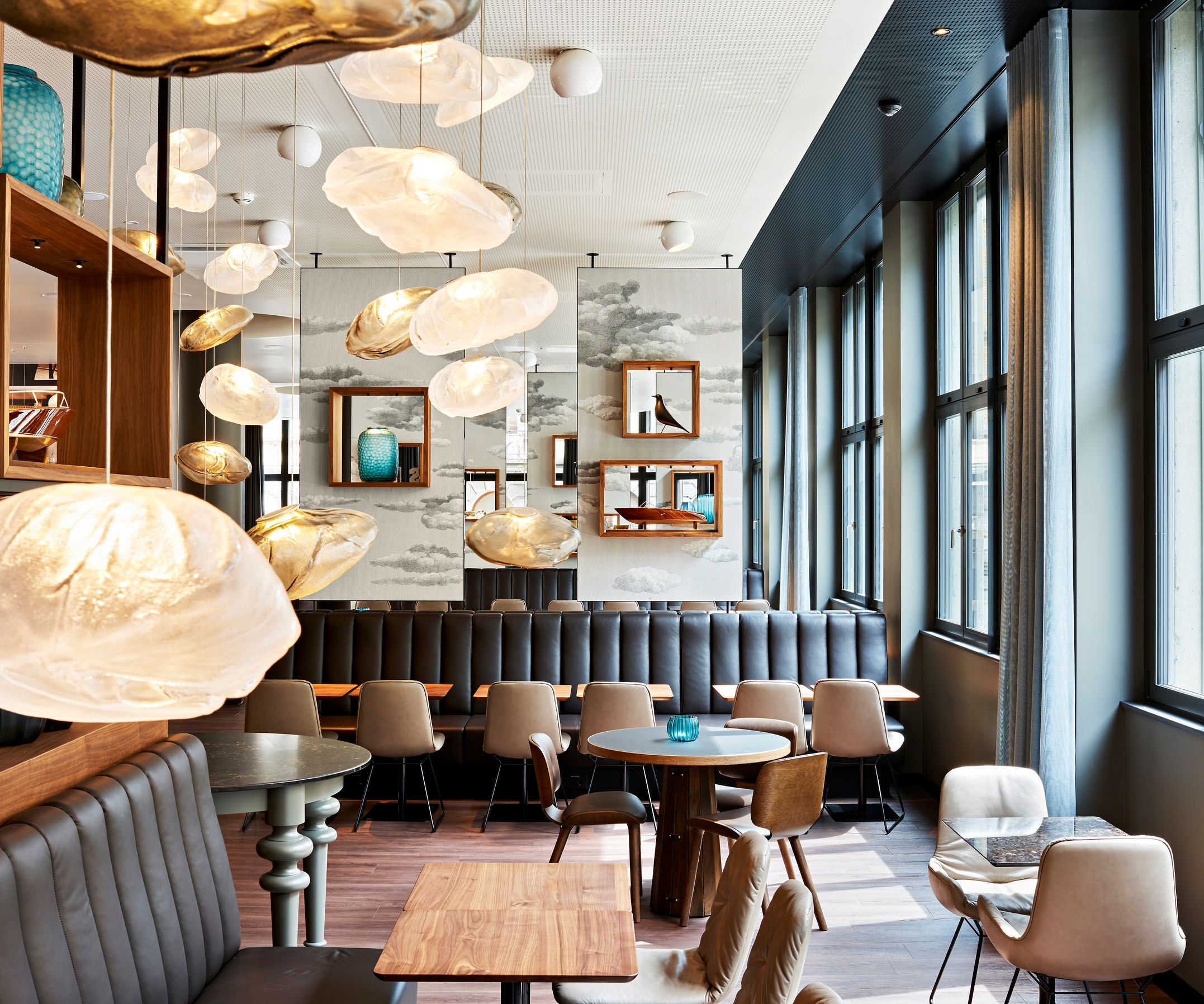 Hotel Zürich Motel One helle Lounge