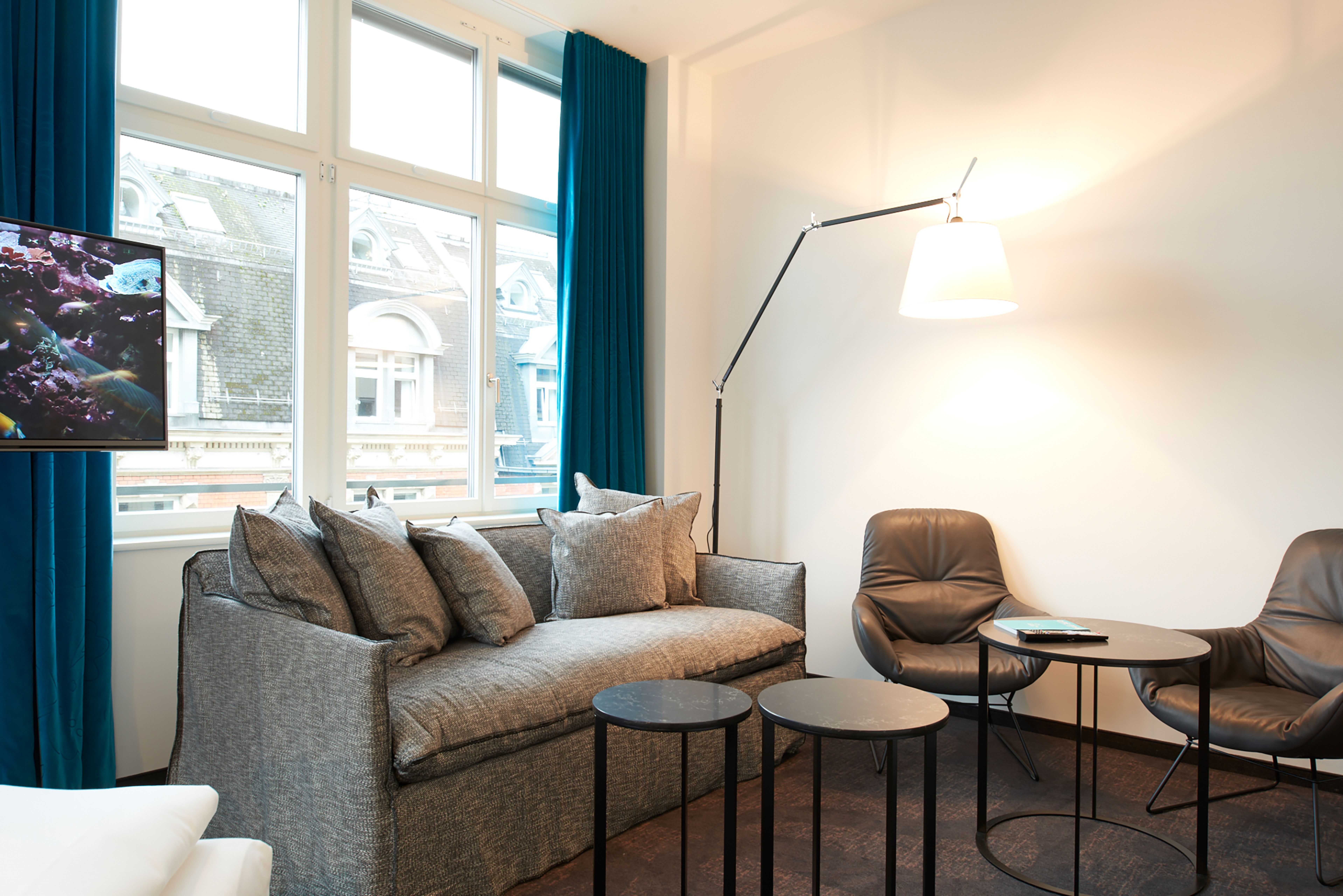 Hotel Motel One Zürich Zimmer mit Blick auf Schlafcouch Hotel Motel One Zürich Zimmer mit Blick auf Schlafcouch