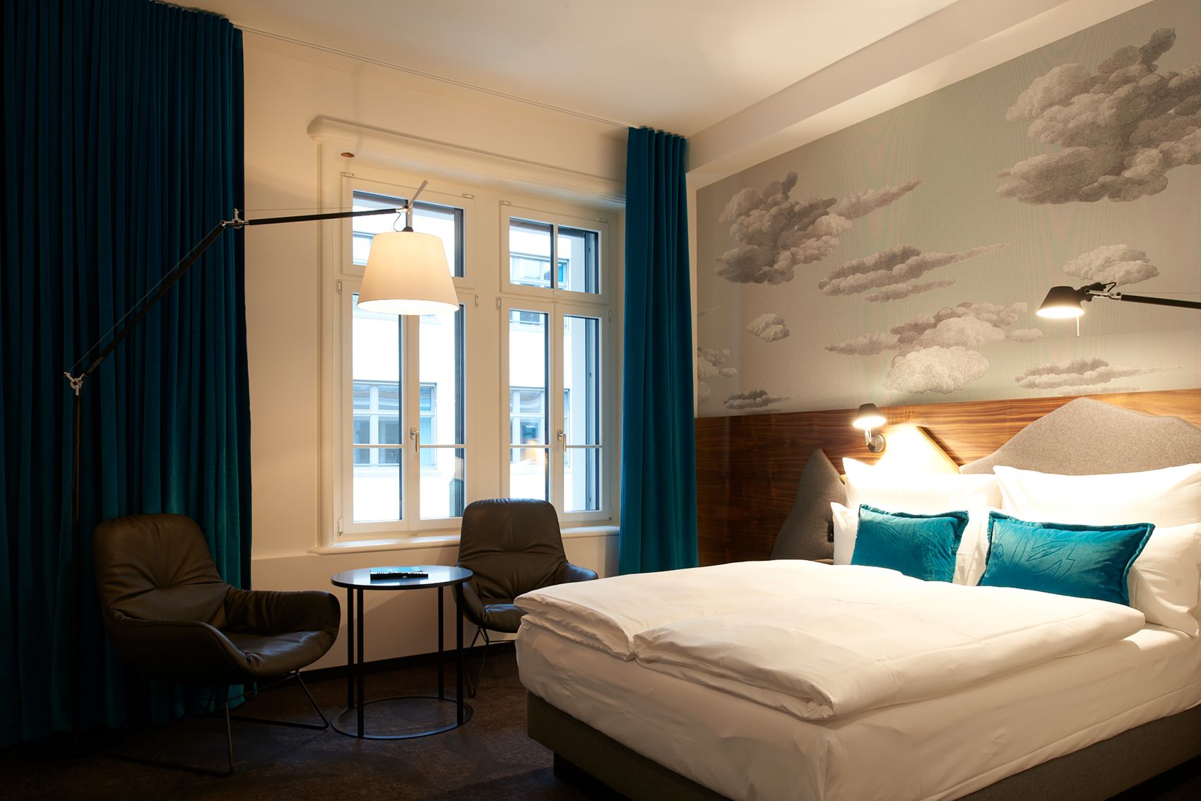Hotel Motel One Zürich Blick aufs Zimmer
