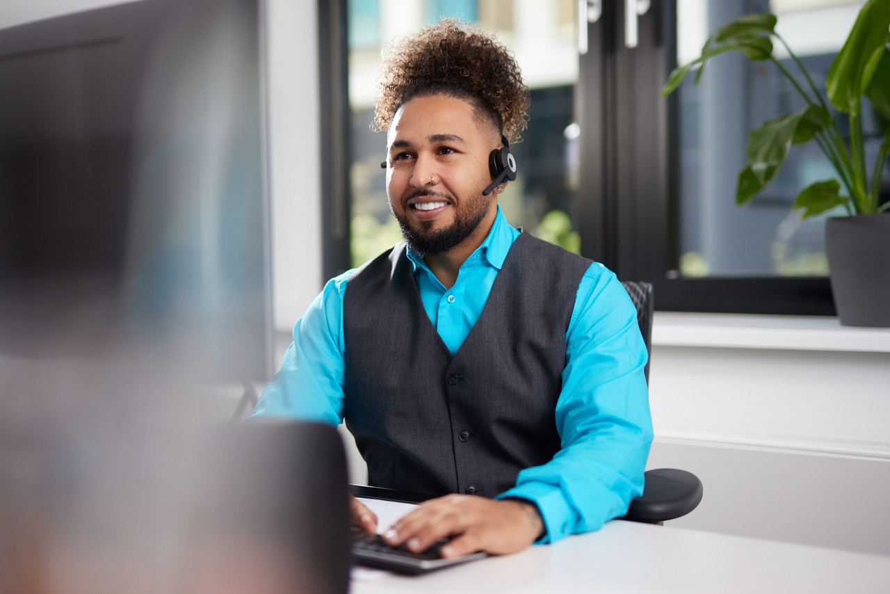 Motel One reservations employee working on his desk