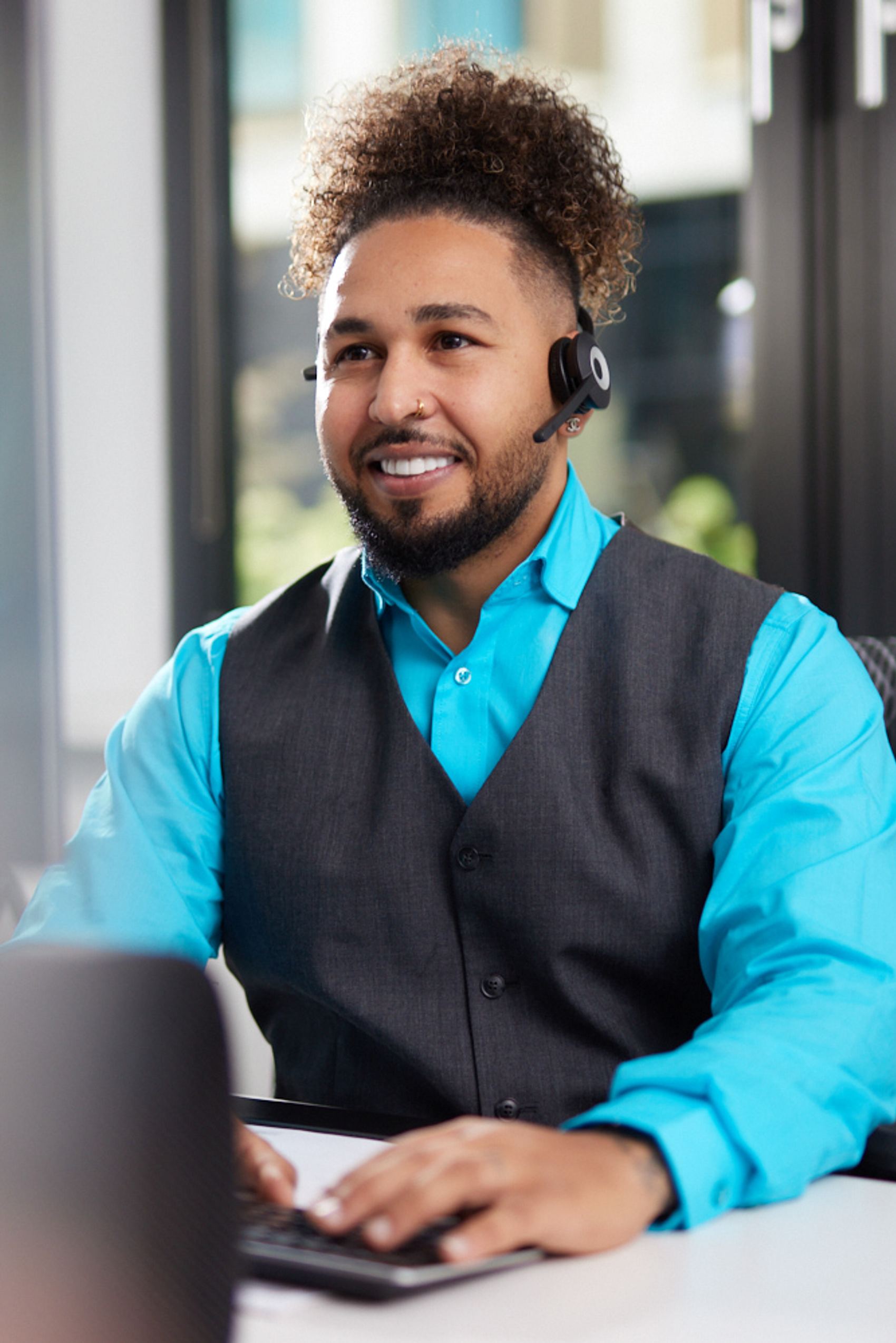 Motel One reservations employee working on his desk