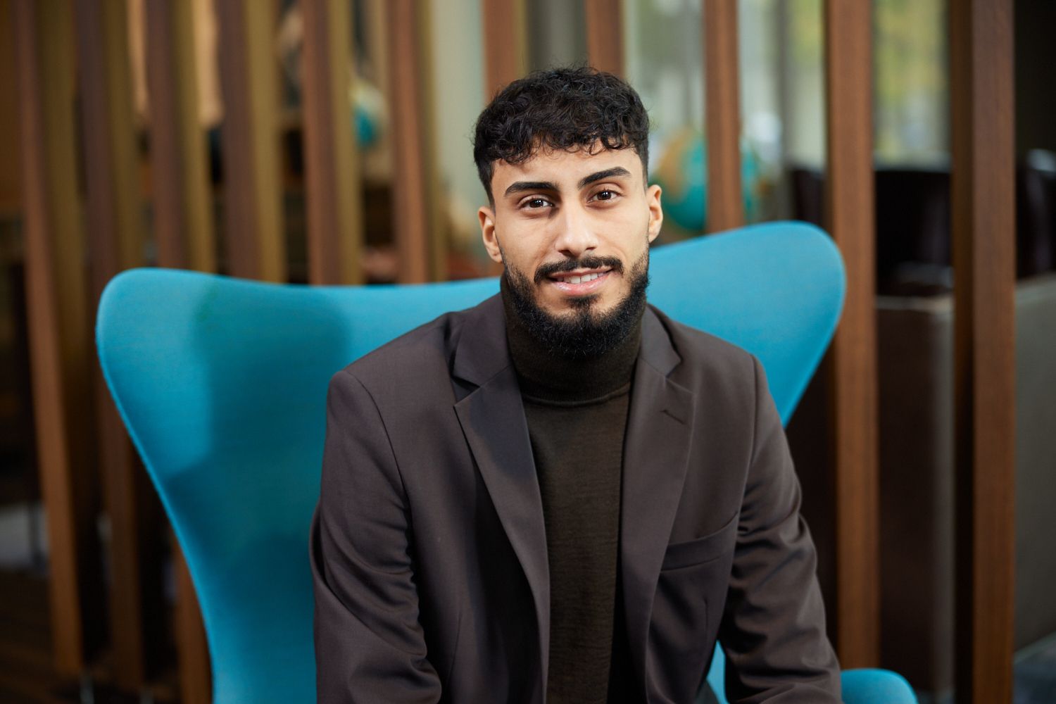 Motel One Quereinsteigender in schwarzem Sakko