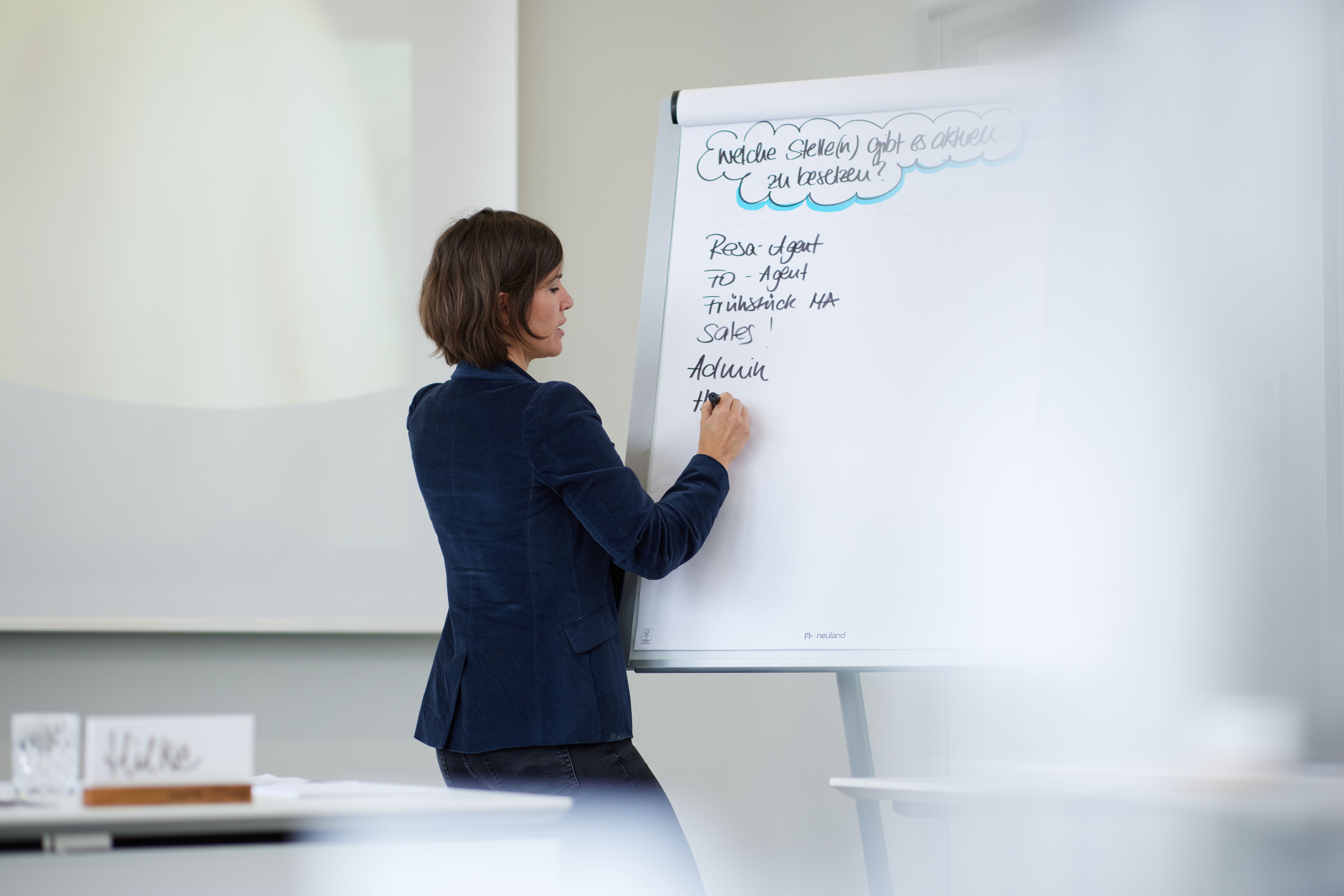 Motel One trainer writing on flipchart