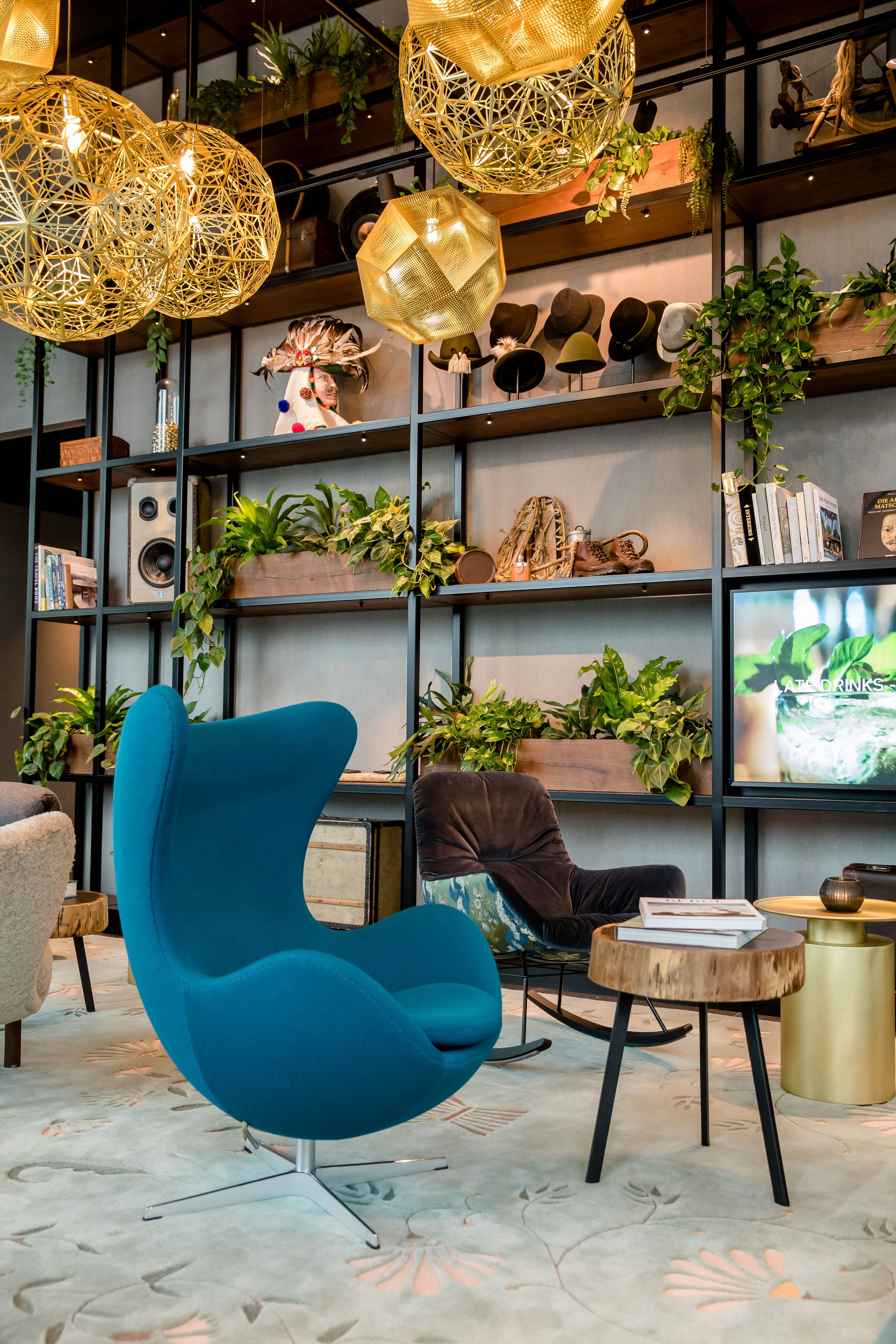 Motel One Innsbruck in der Lobby mit Egg Chair Motel One Innsbruck in der Lobby mit Egg Chair