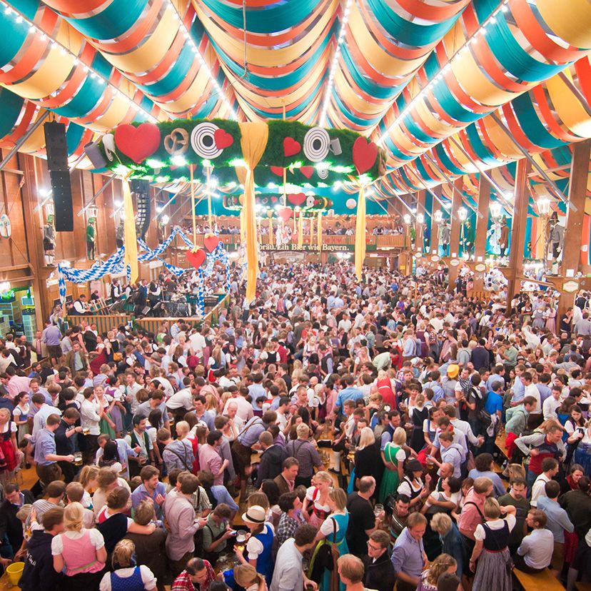 Oktoberfest 2025 in München: Blick ins Festzelt