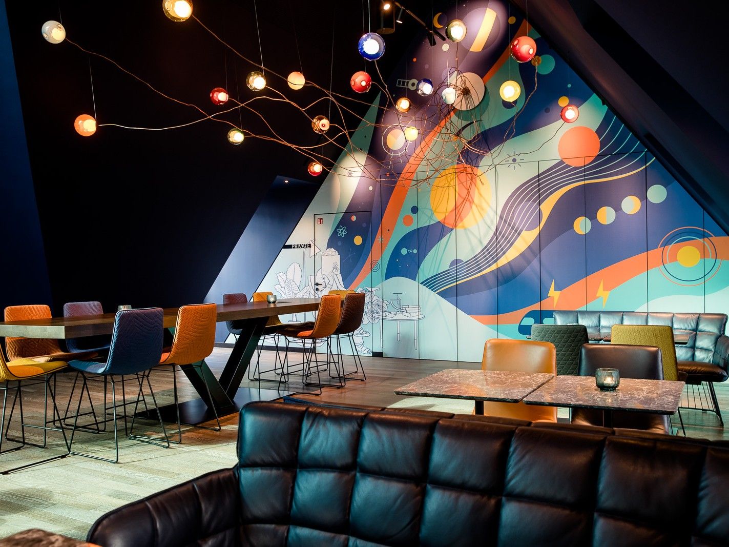 hotel Ulm Motel One breakfast area with tables and chairs