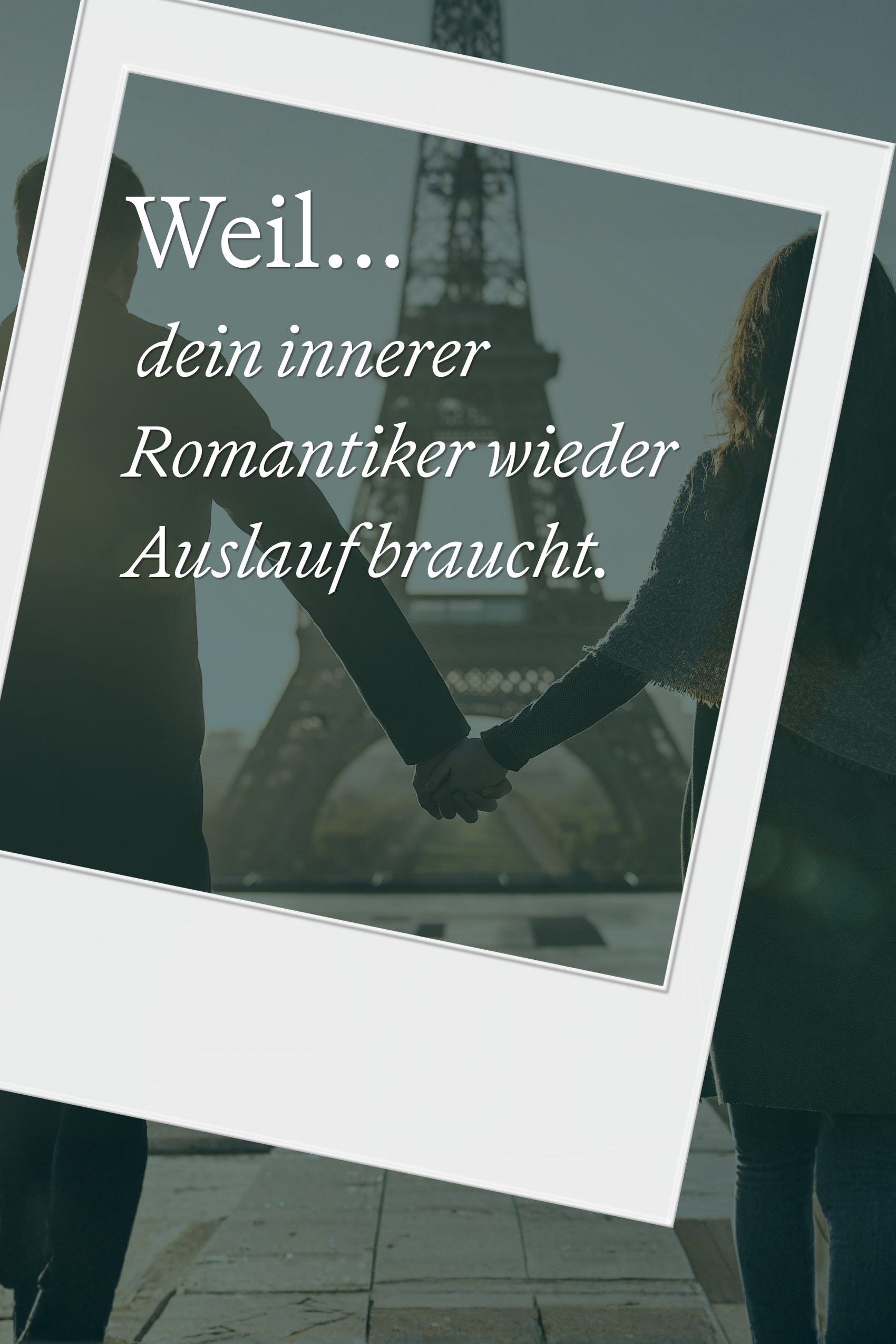 Zwei Menschen halten Händchen vor dem Eiffelturm. Text: „Weil... dein innerer Romantiker wieder Auslauf braucht.“